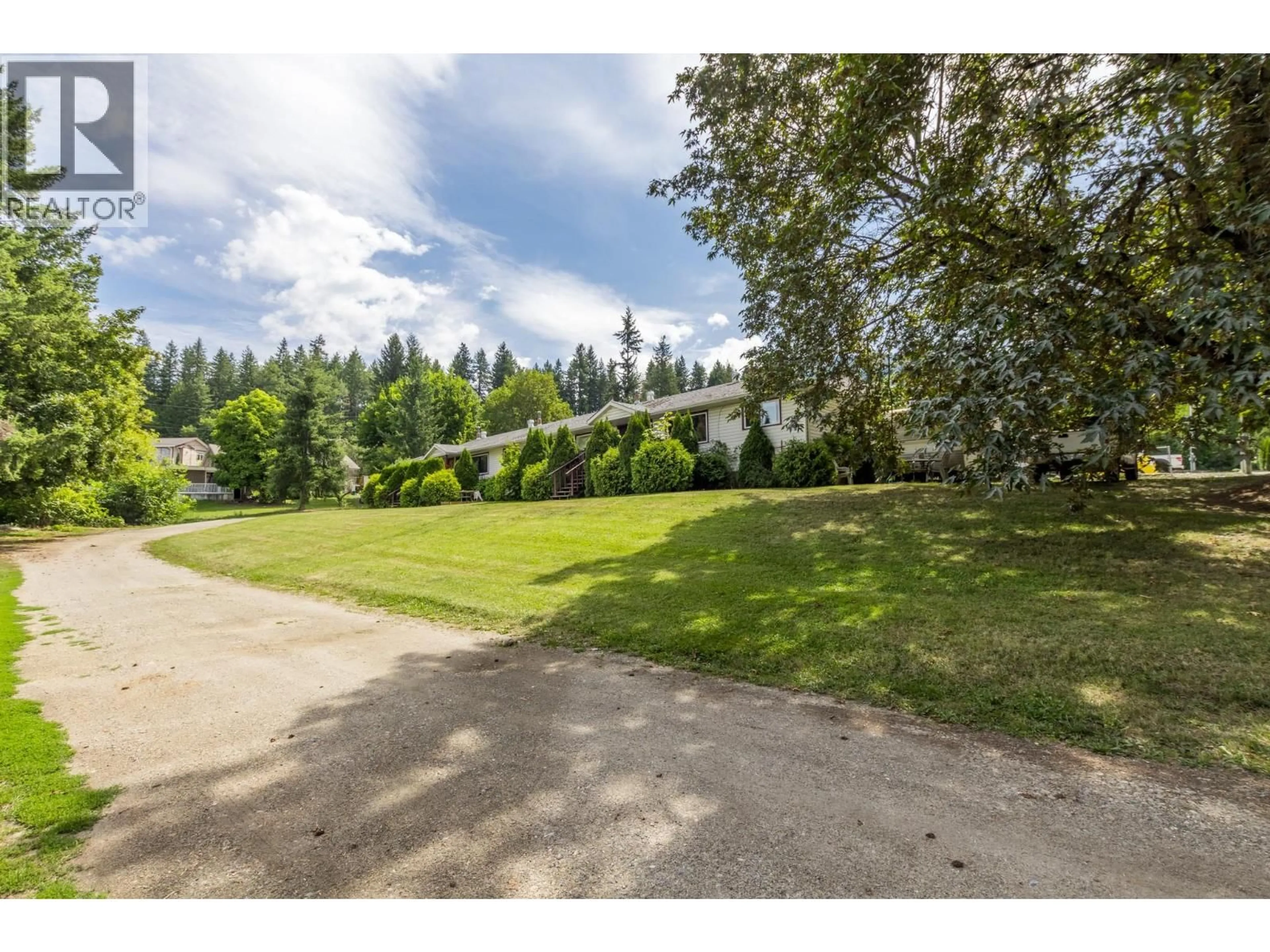 A pic from outside/outdoor area/front of a property/back of a property/a pic from drone, unknown for 1120 SHUSWAP STREET SOUTHEAST, Salmon Arm British Columbia V1E1G2