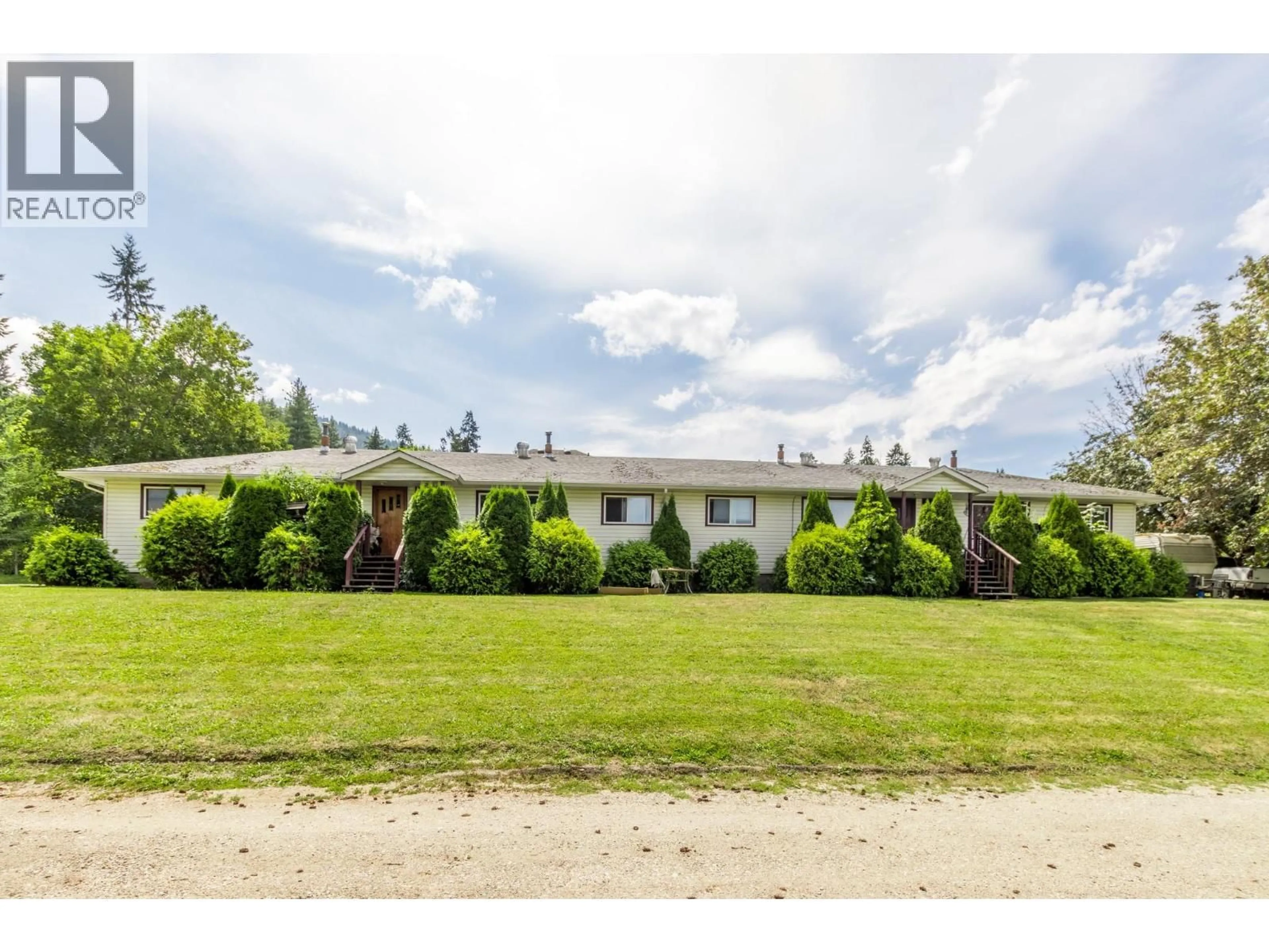 A pic from outside/outdoor area/front of a property/back of a property/a pic from drone, unknown for 1120 SHUSWAP STREET SOUTHEAST, Salmon Arm British Columbia V1E1G2