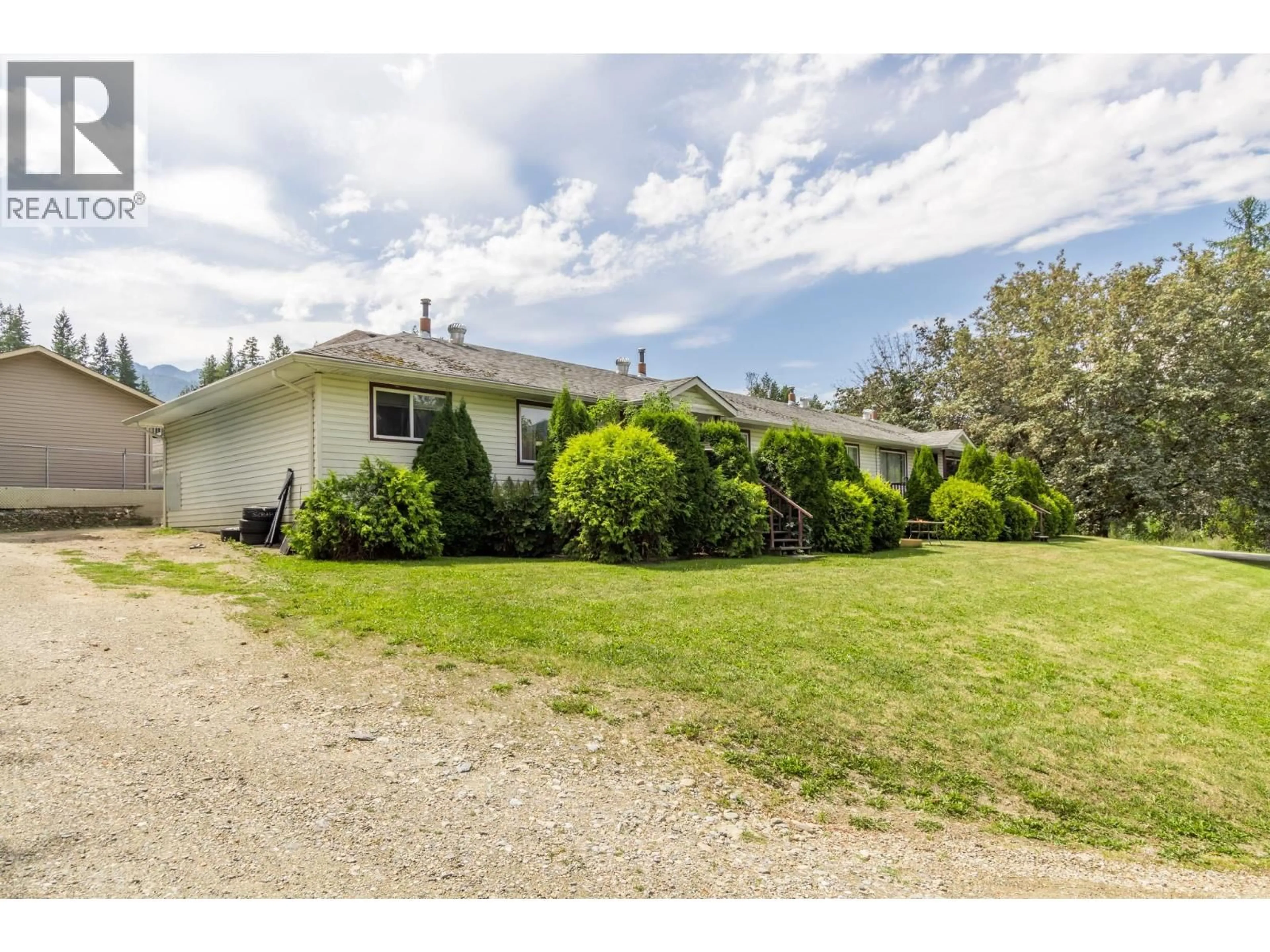 A pic from outside/outdoor area/front of a property/back of a property/a pic from drone, unknown for 1120 SHUSWAP STREET SOUTHEAST, Salmon Arm British Columbia V1E1G2
