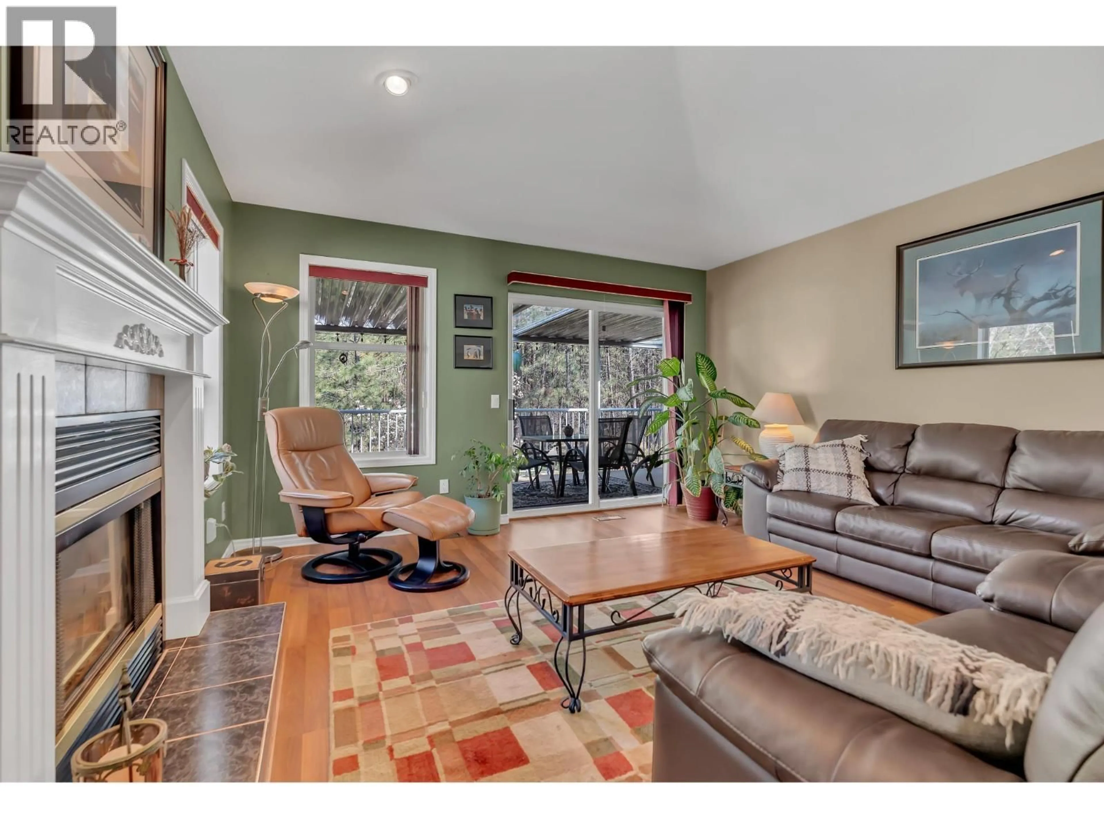 Living room with furniture, unknown for 3008 QUAIL CRESCENT, Kelowna British Columbia V1V1Z8