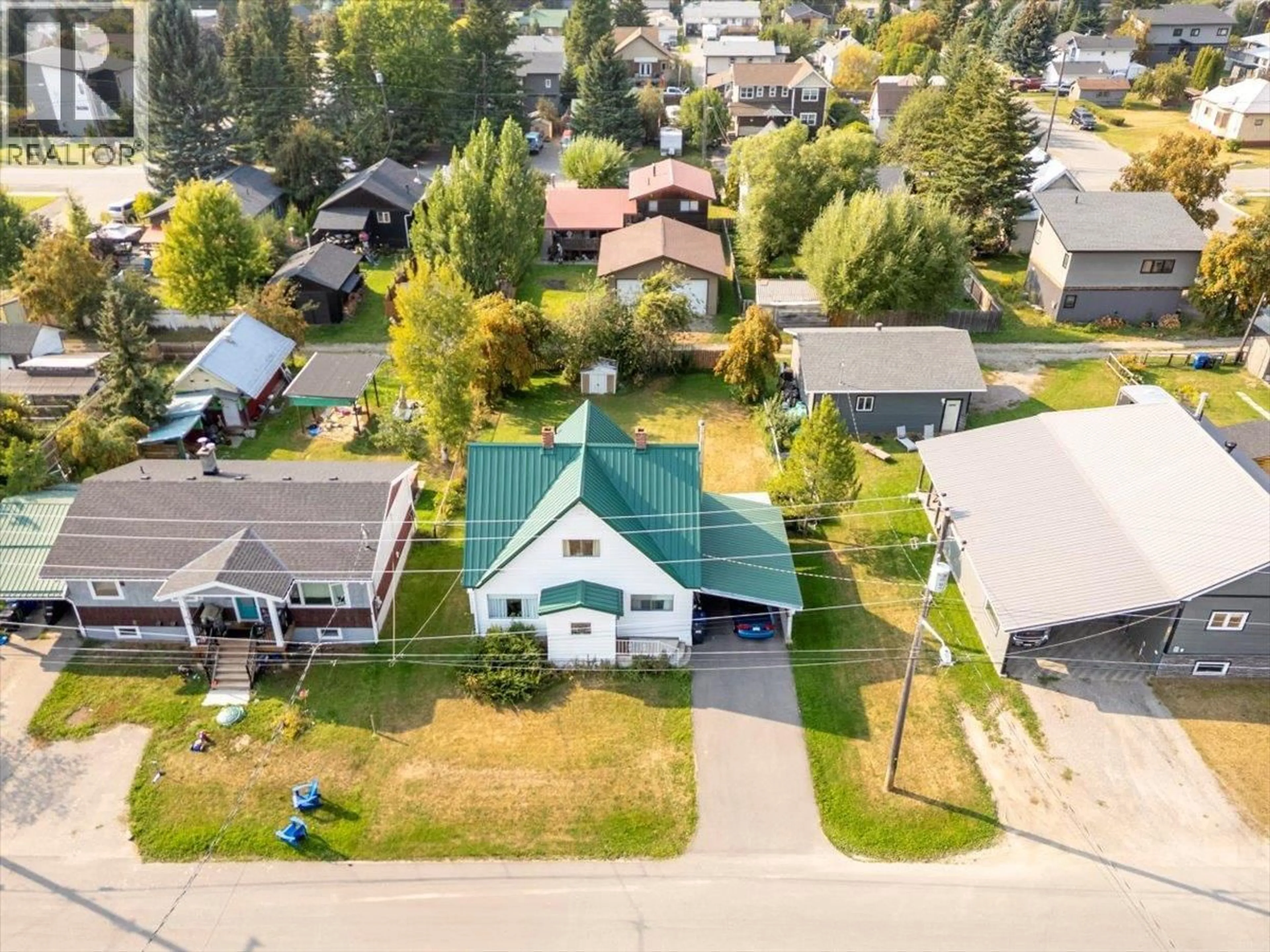 A pic from outside/outdoor area/front of a property/back of a property/a pic from drone, street for 1041 8TH AVENUE, Fernie British Columbia V0b1M0