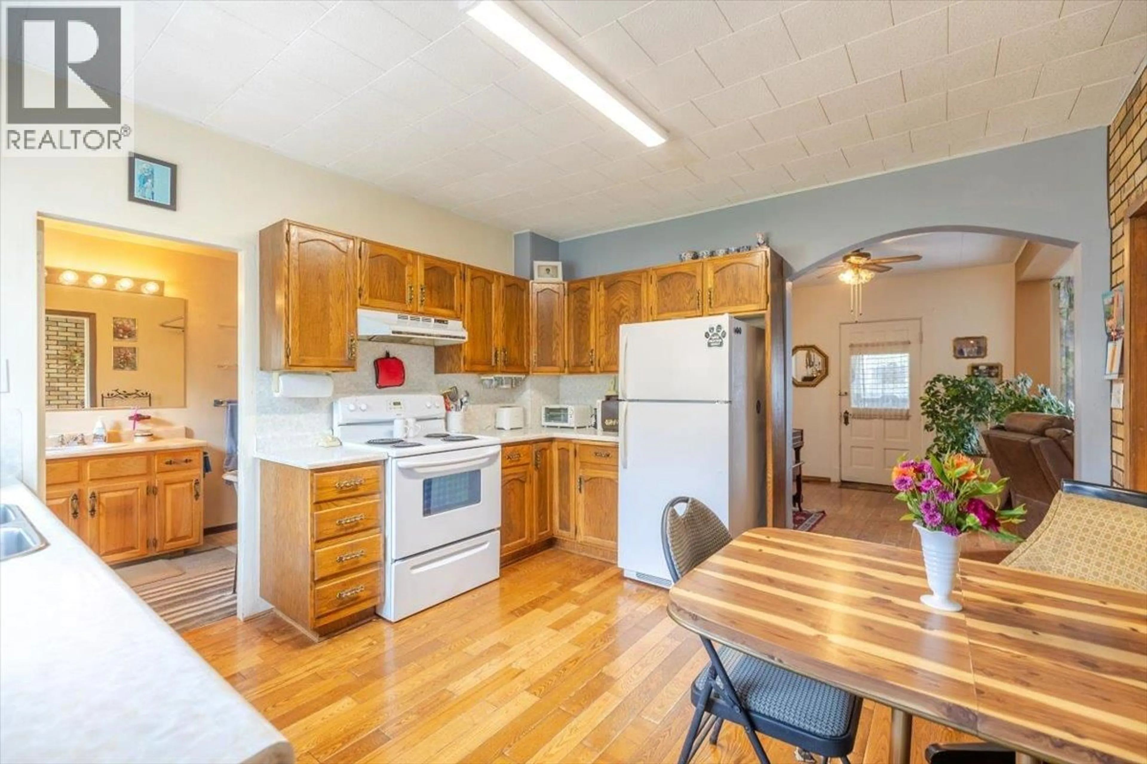 Standard kitchen, unknown for 1041 8TH AVENUE, Fernie British Columbia V0b1M0