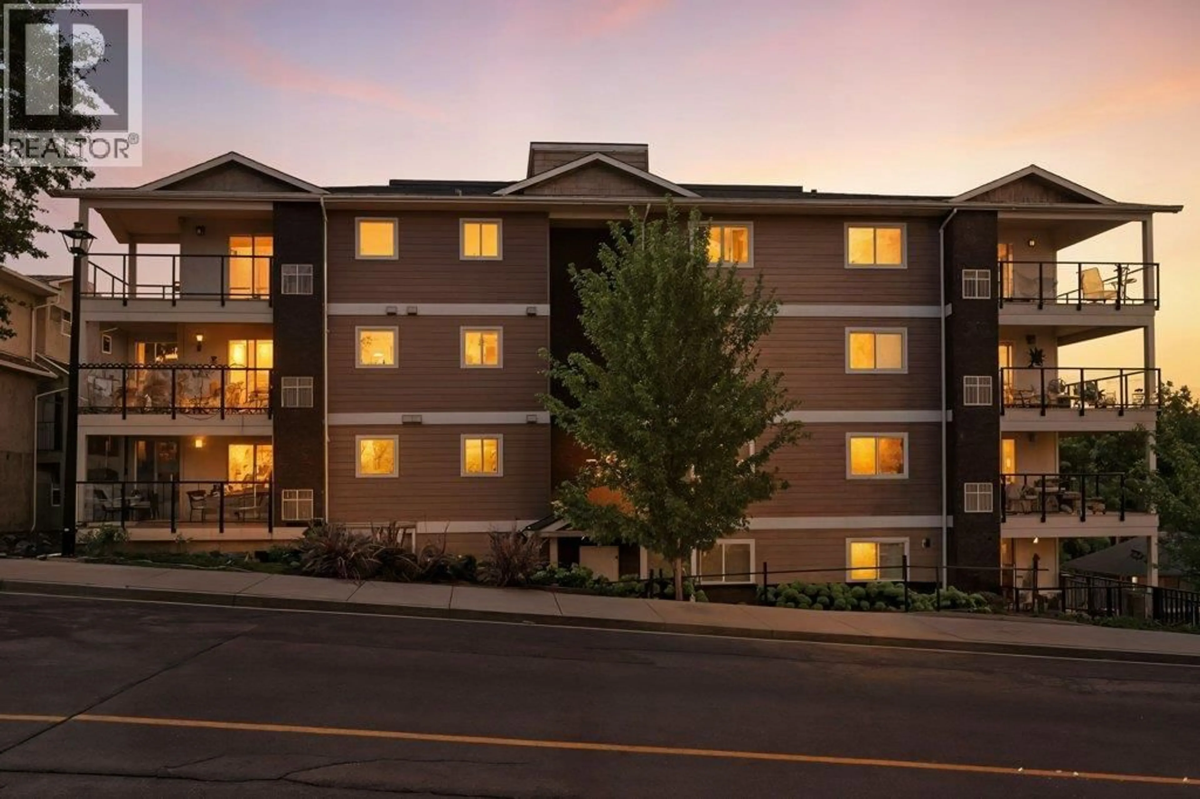 Patio, building for 201 - 330 4 AVENUE SOUTHEAST, Salmon Arm British Columbia V1E4G4
