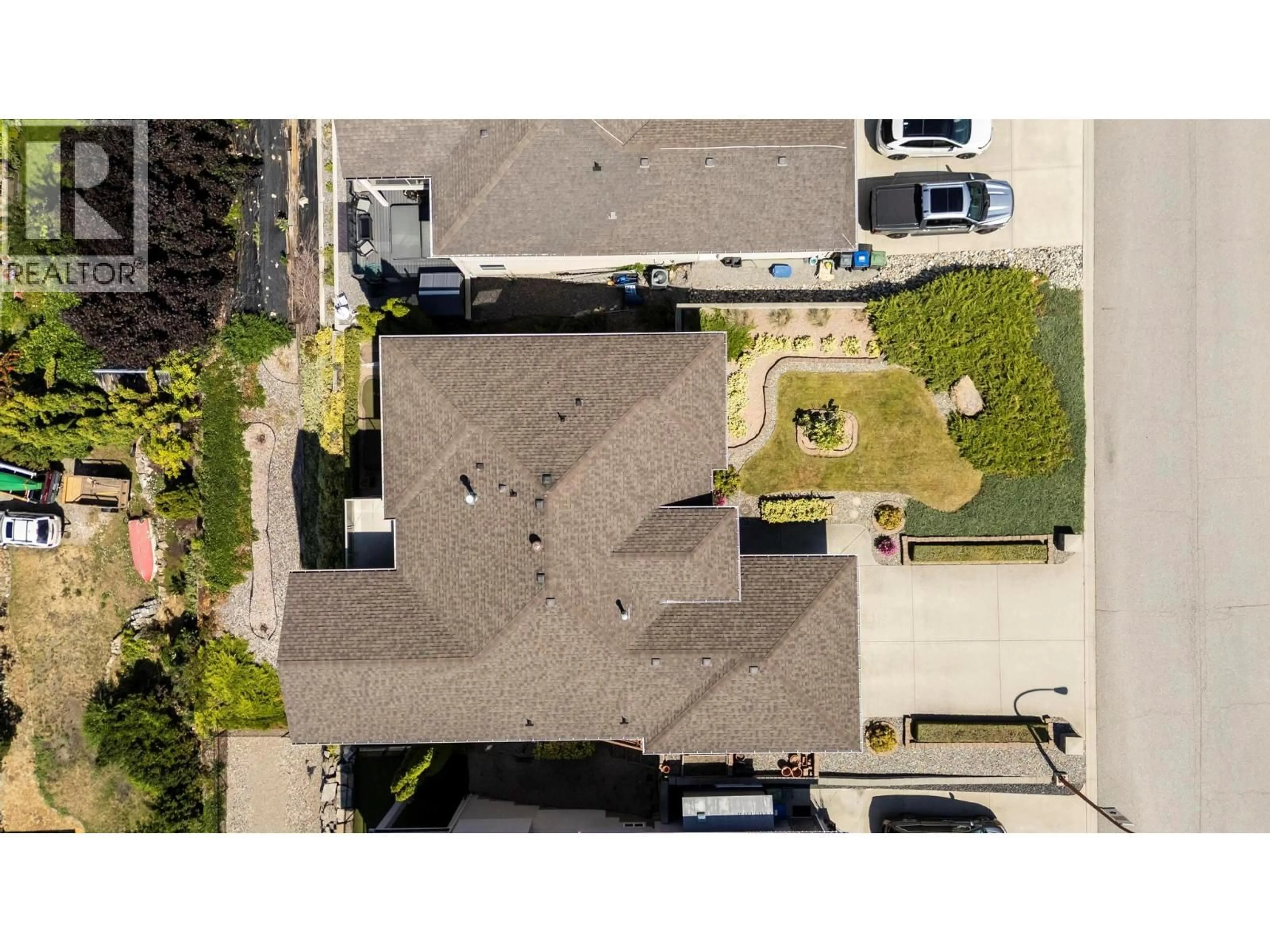 A pic from outside/outdoor area/front of a property/back of a property/a pic from drone, street for 1000 LONE PINE DRIVE, Kelowna British Columbia V1P1M7