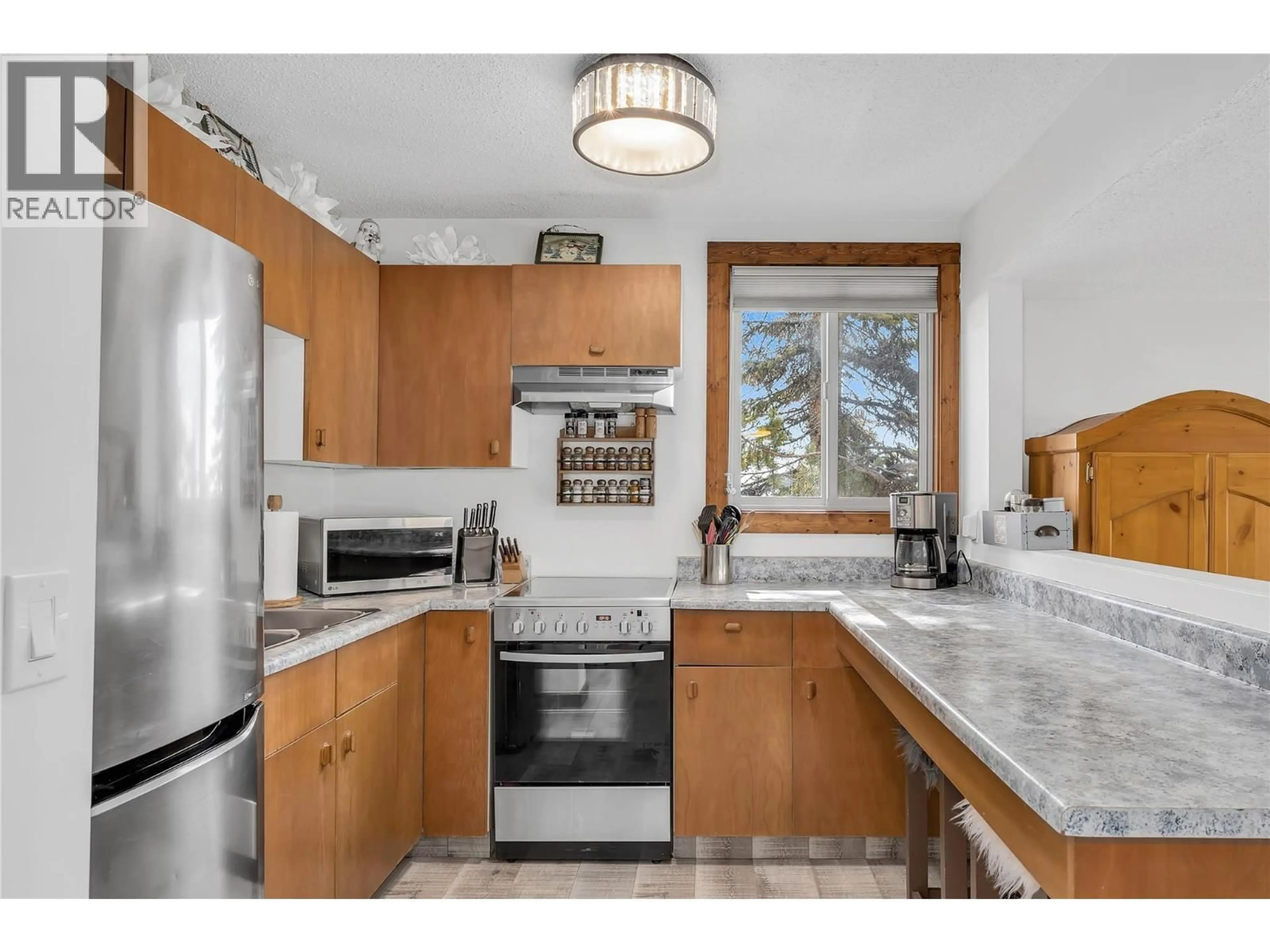 Standard kitchen, unknown for 211 - 6375 WHISKEY JACK ROAD, Big White British Columbia V1X4K5