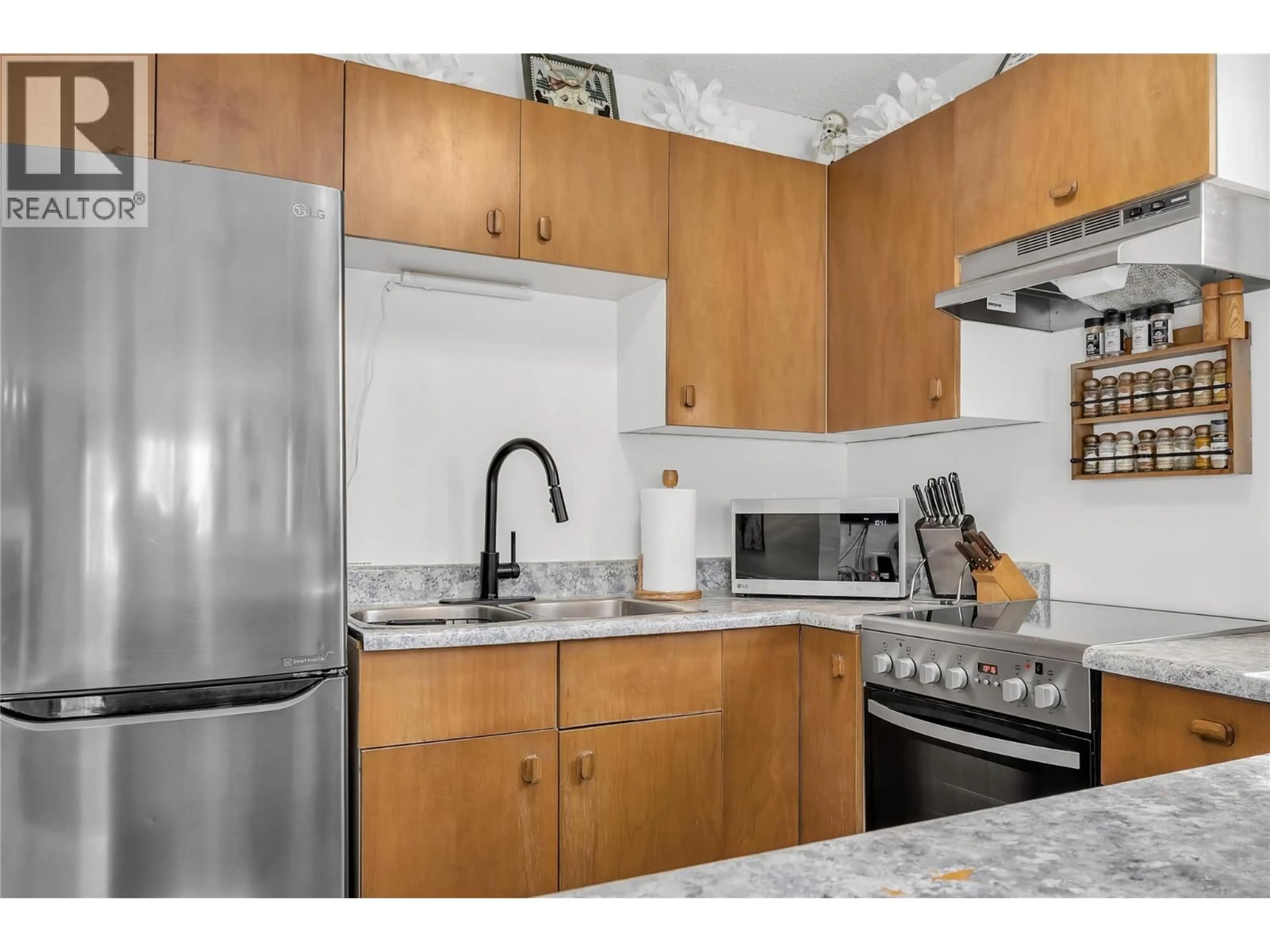 Standard kitchen, unknown for 211 - 6375 WHISKEY JACK ROAD, Big White British Columbia V1X4K5