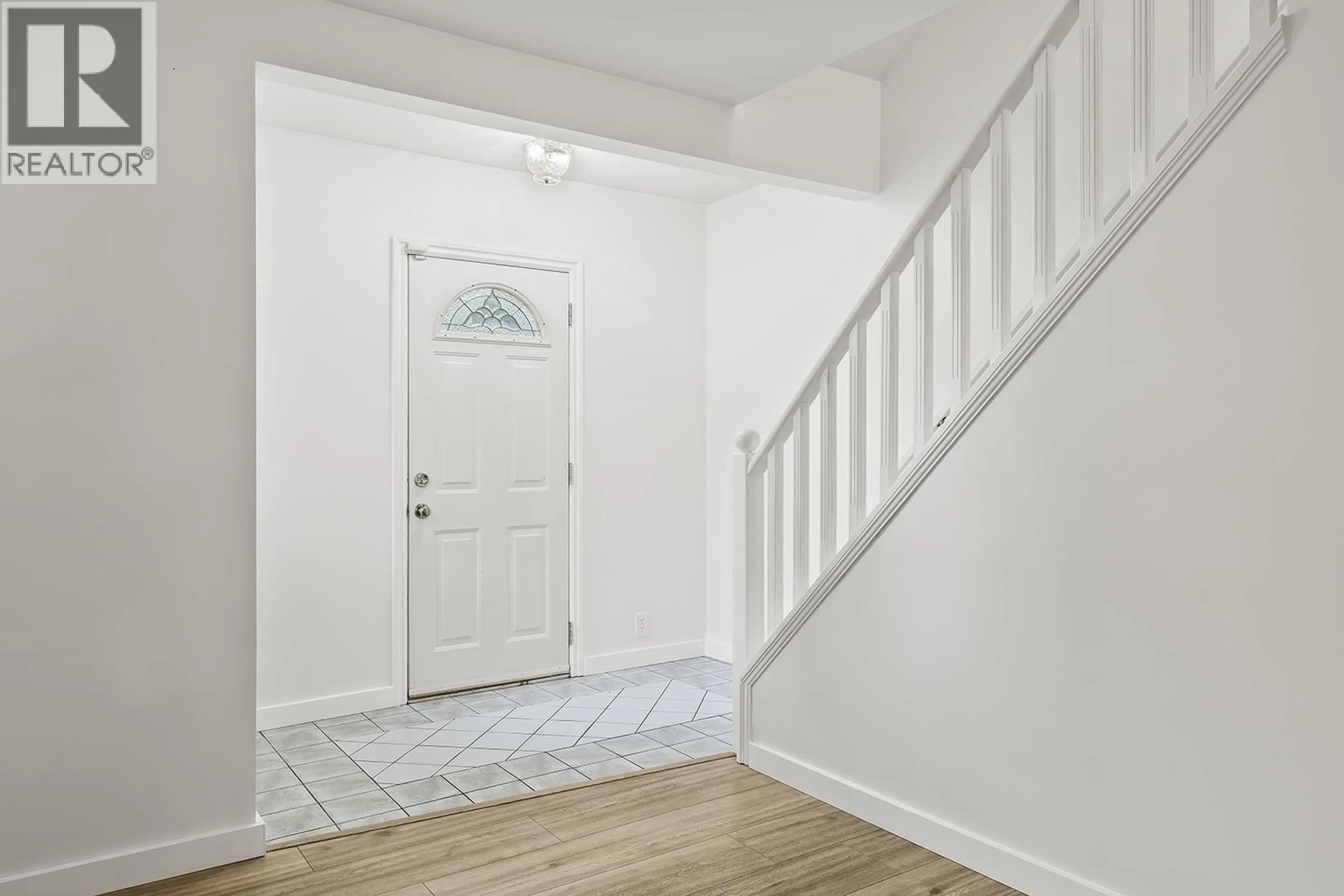 Indoor entryway for 765 BIRCH AVENUE, Kelowna British Columbia V1Y5H3