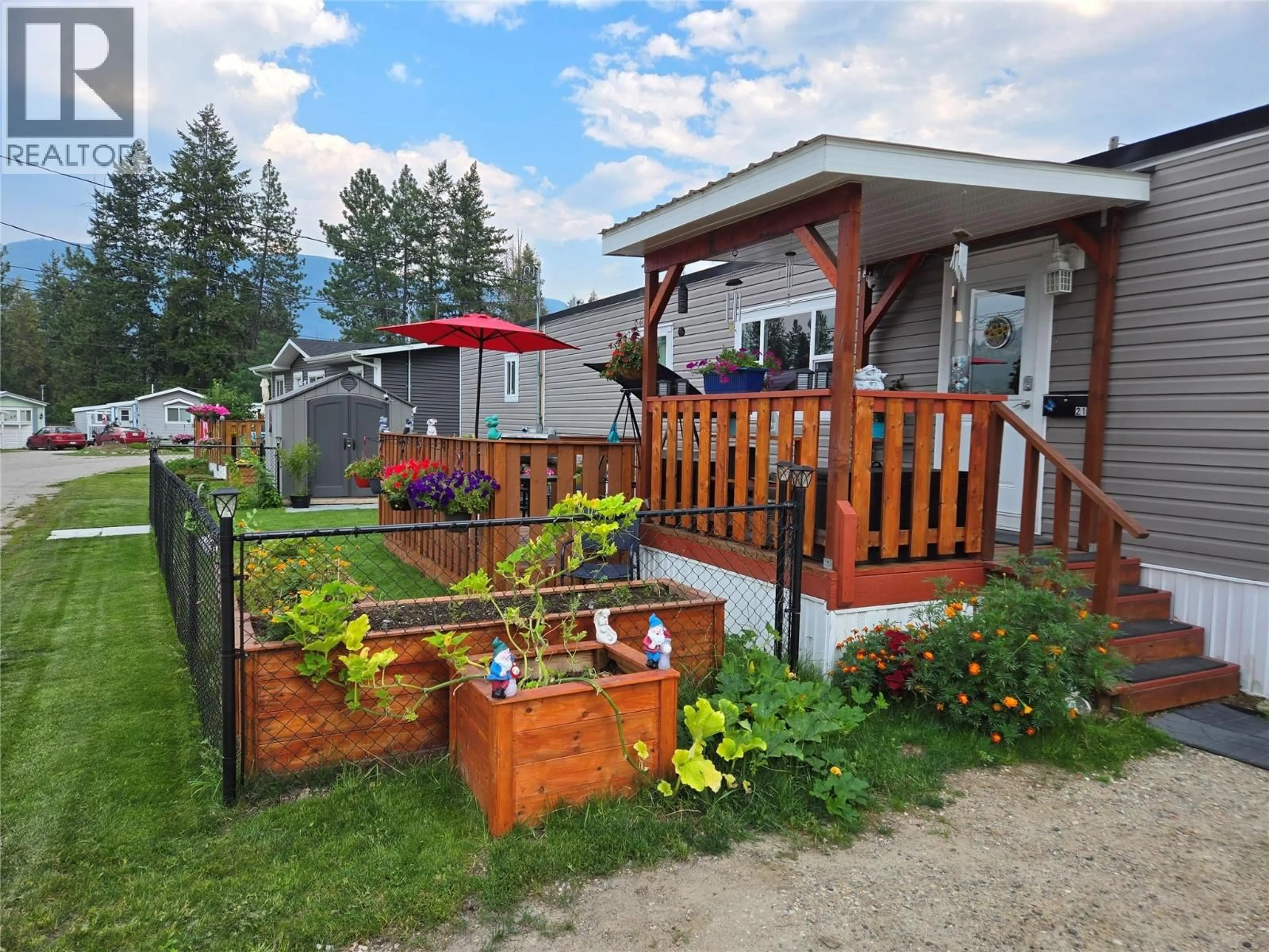 Patio, street for 21 - 1601 COLUMBIA AVENUE, Castlegar British Columbia V1N1J1