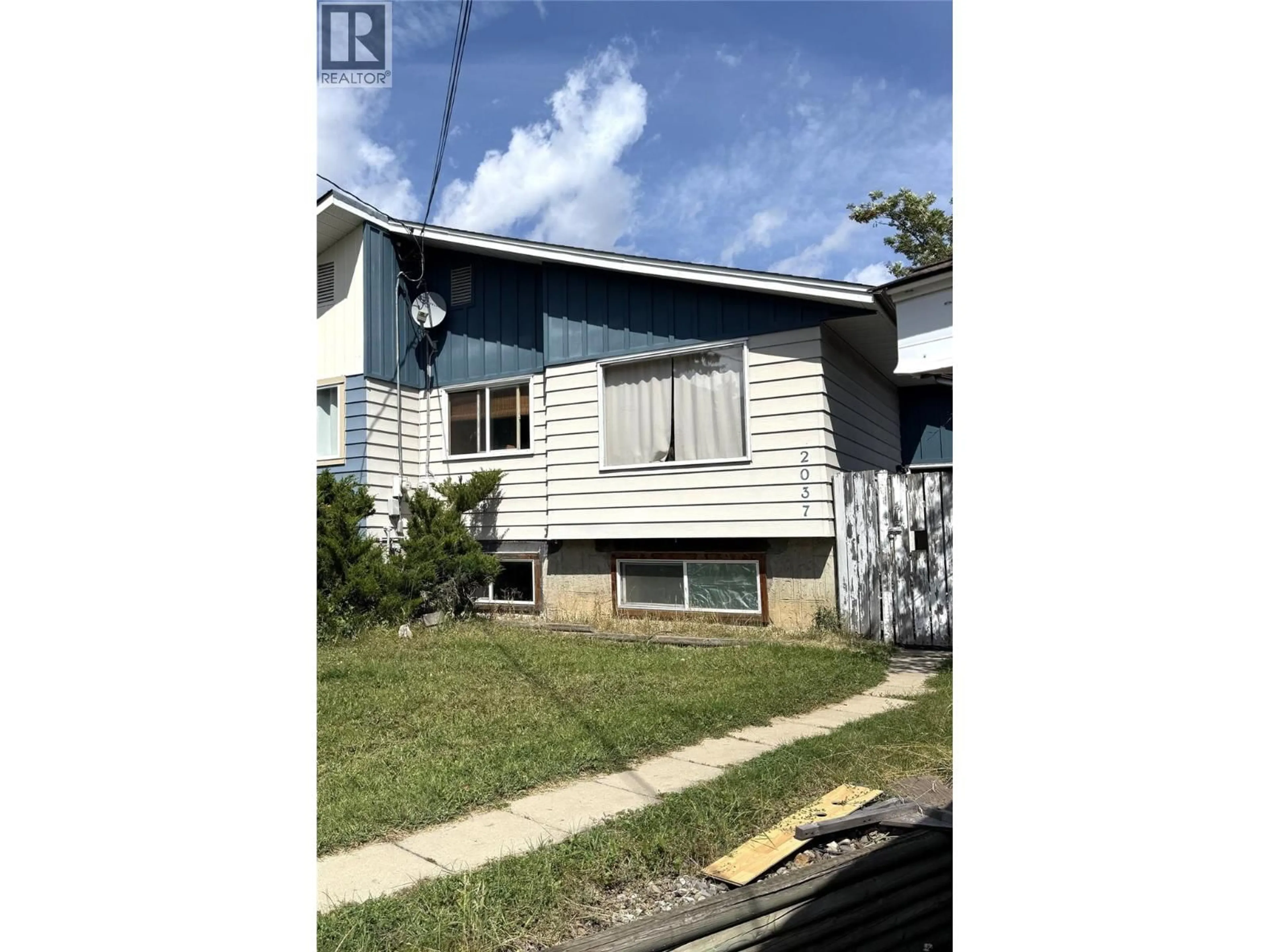 A pic from outside/outdoor area/front of a property/back of a property/a pic from drone, street for 2037 ALDER STREET, Elkford British Columbia V0B1H0