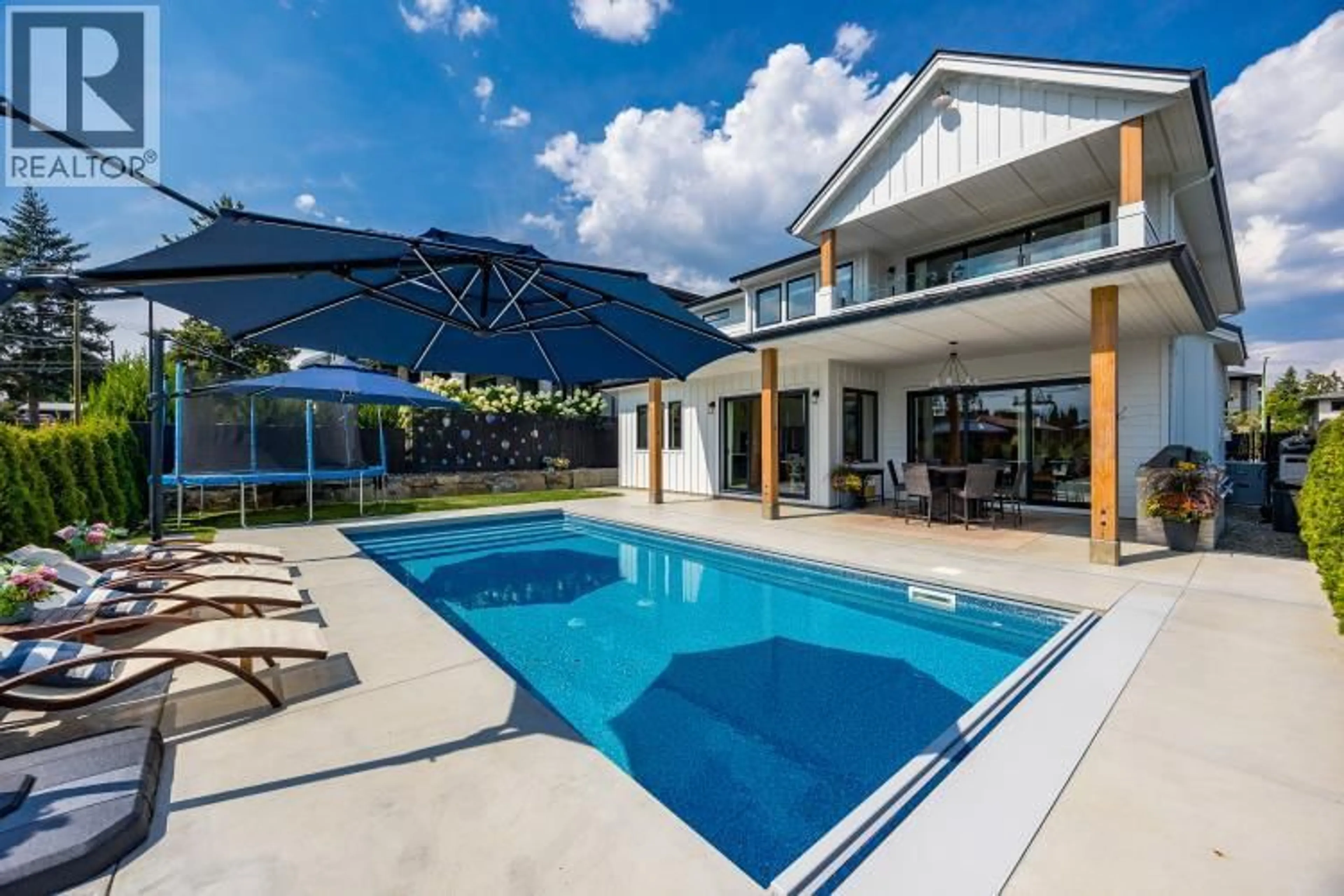 Pool for 707 LAKE COURT, West Kelowna British Columbia V1Z0A3
