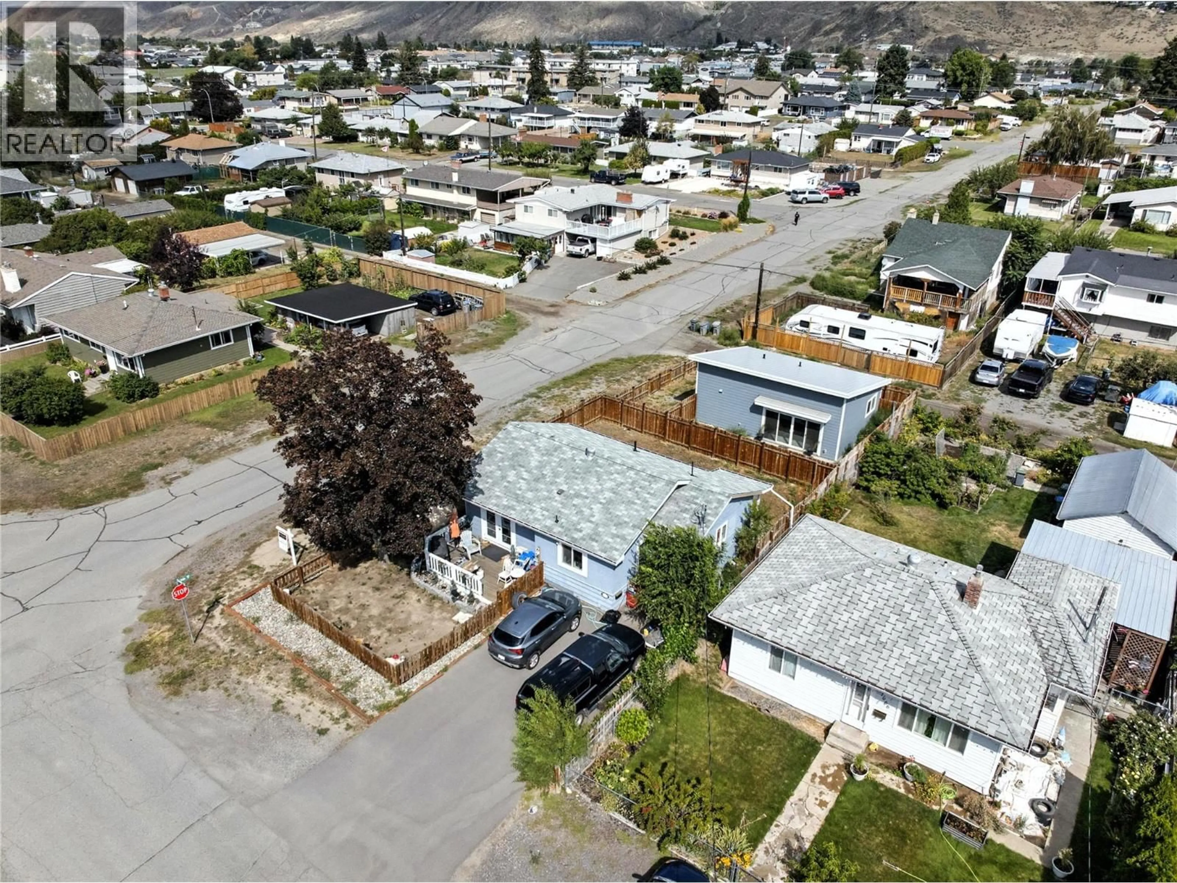 A pic from outside/outdoor area/front of a property/back of a property/a pic from drone, street for 1074 SURREY AVENUE, Kamloops British Columbia V2B1R2