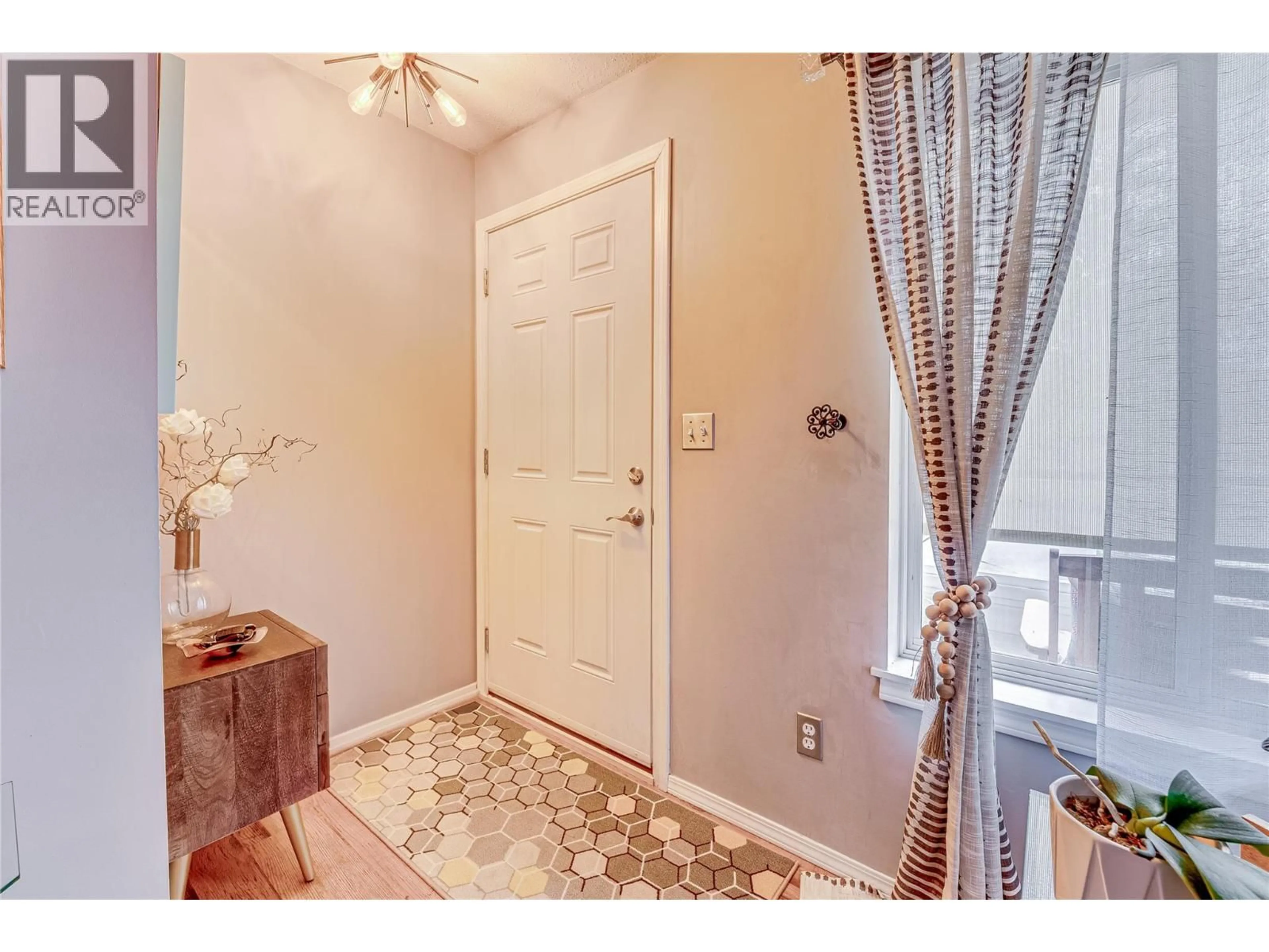 Indoor entryway for 216 - 505 BROWNE ROAD, Coldstream British Columbia V1T7M2