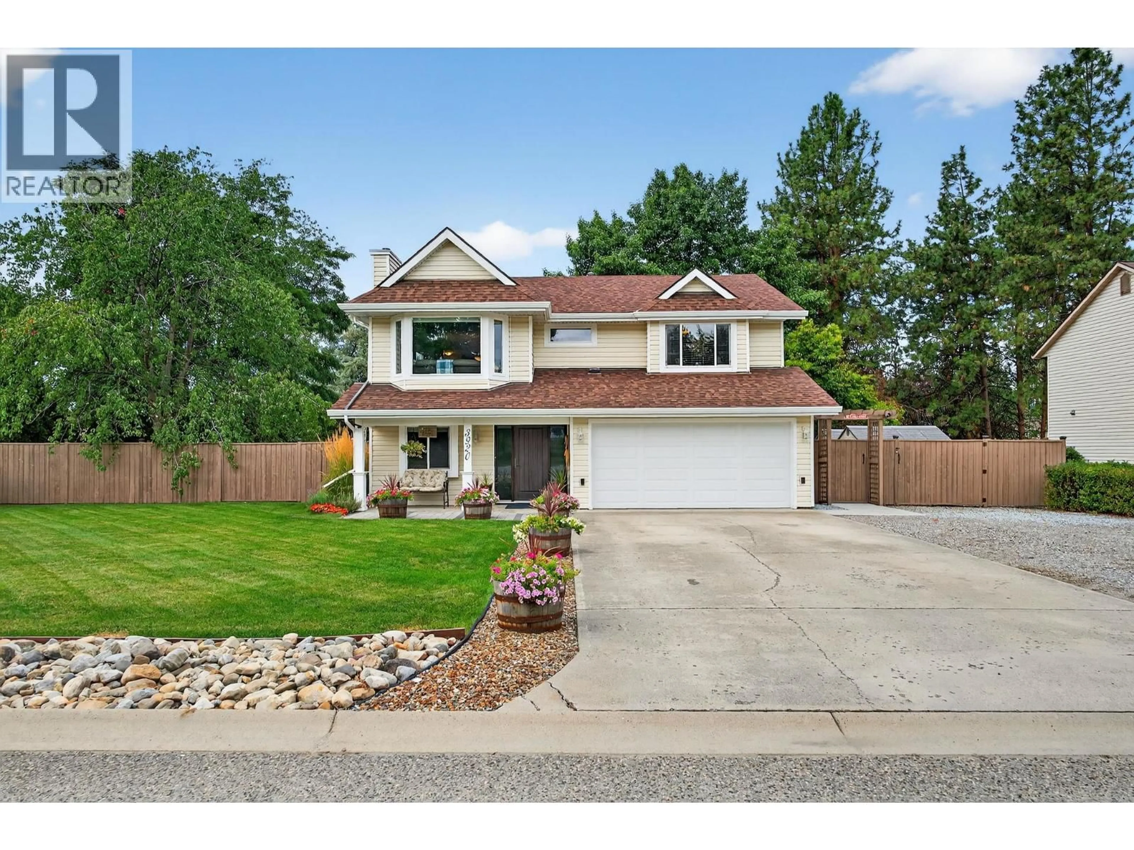 Home with vinyl exterior material, street for 3920 MOWITCH COURT, Kelowna British Columbia V1W4E6