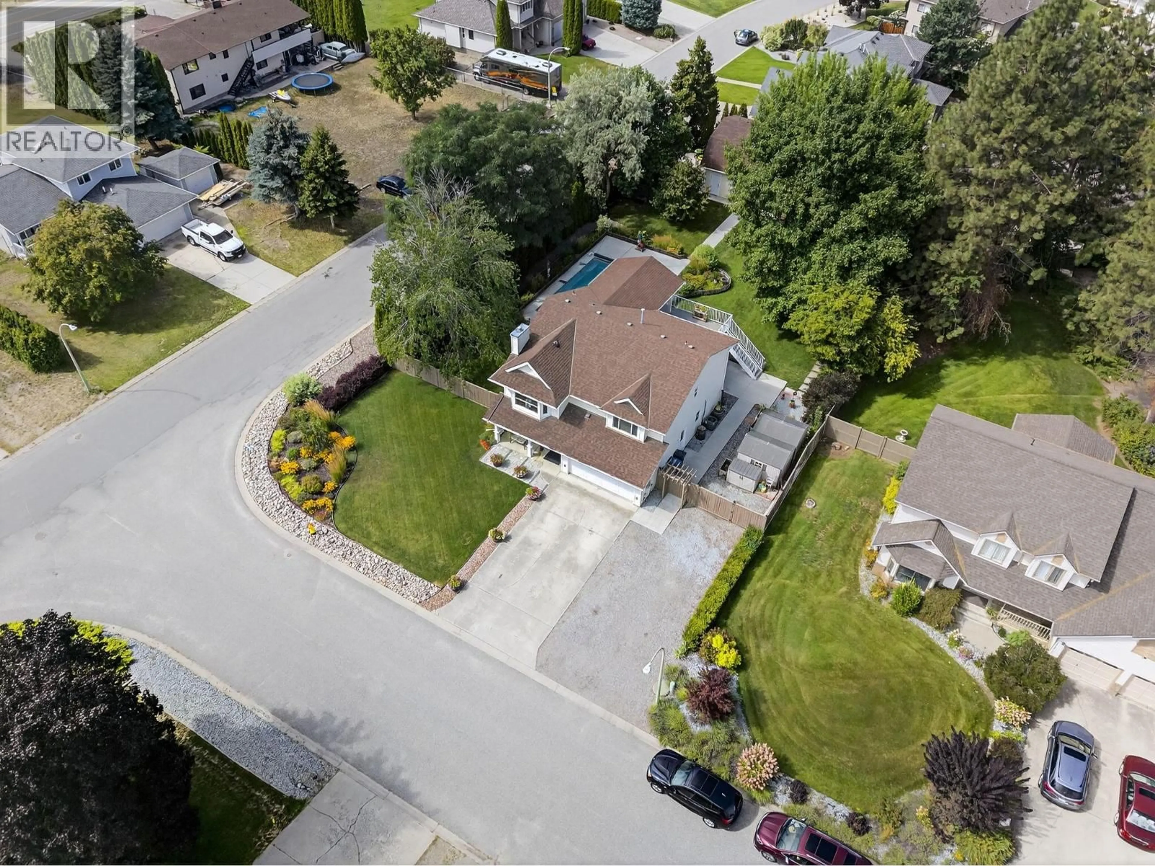 A pic from outside/outdoor area/front of a property/back of a property/a pic from drone, street for 3920 MOWITCH COURT, Kelowna British Columbia V1W4E6