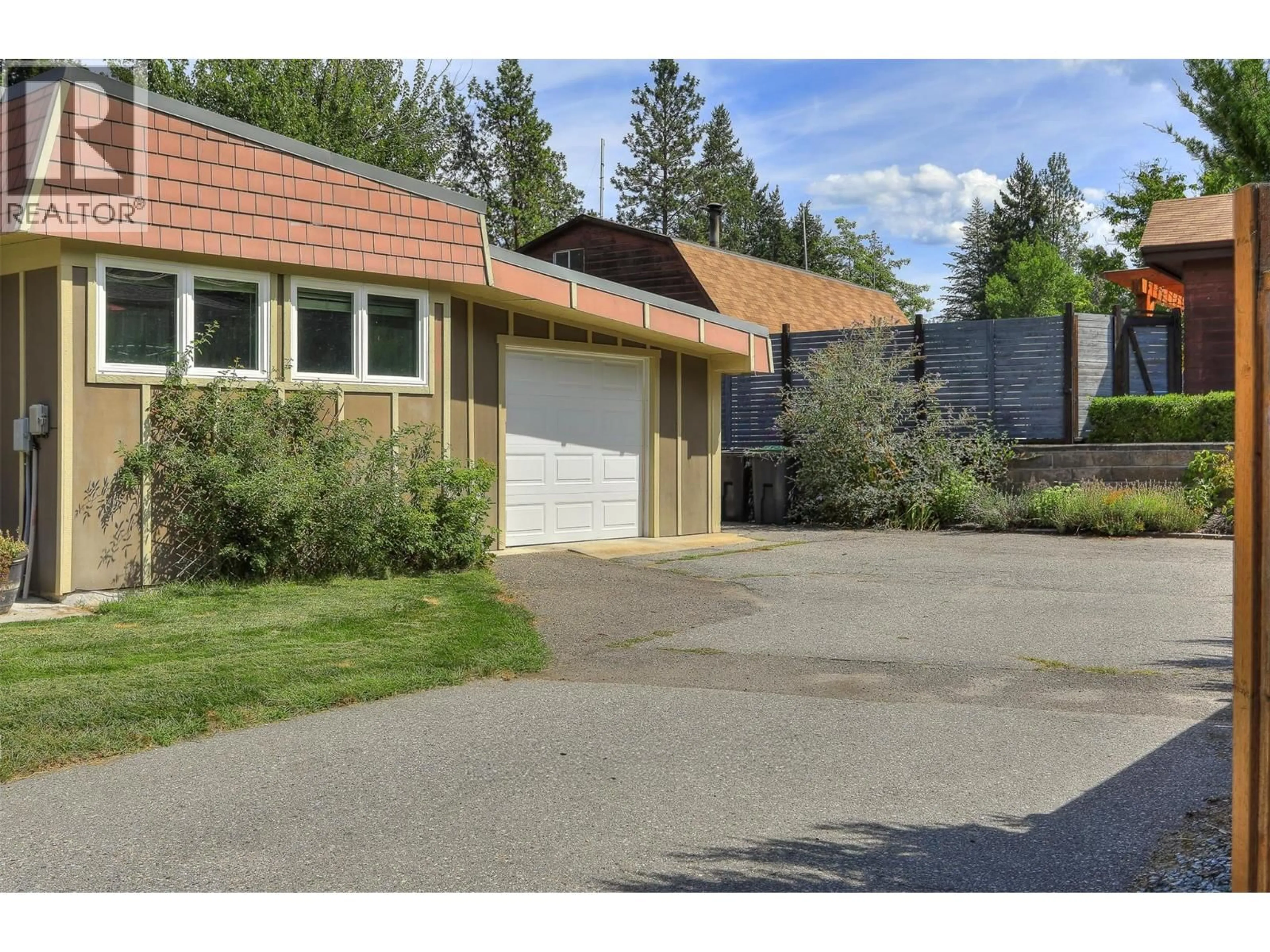 Unknown for 812 PARET ROAD, Kelowna British Columbia V1W4P2