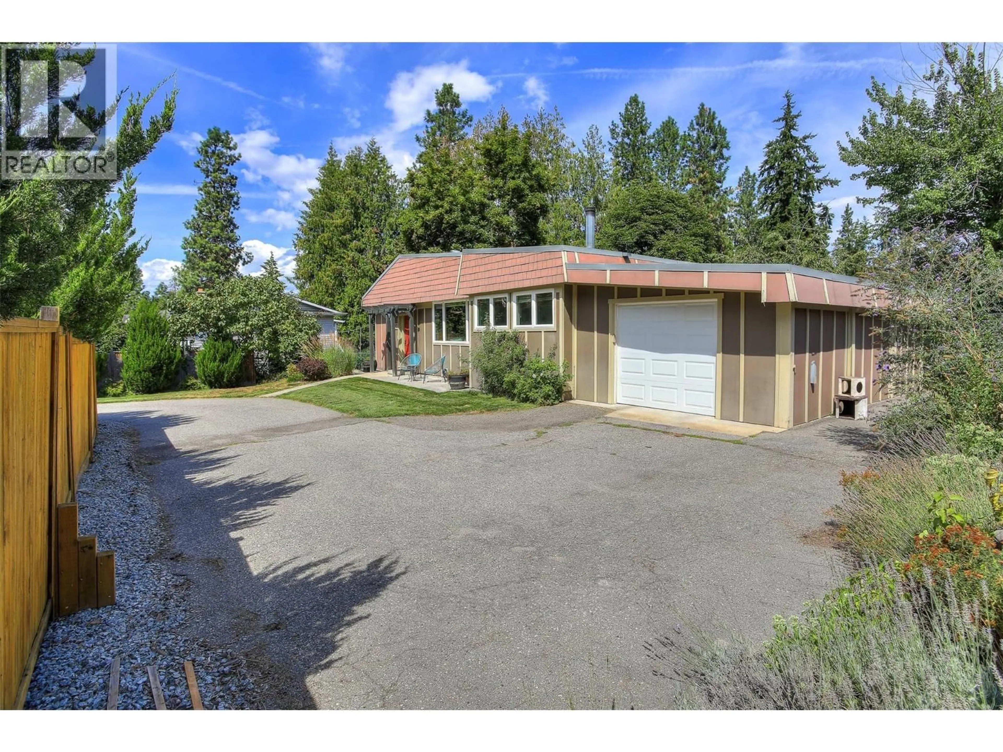 A pic from outside/outdoor area/front of a property/back of a property/a pic from drone, street for 812 PARET ROAD, Kelowna British Columbia V1W4P2