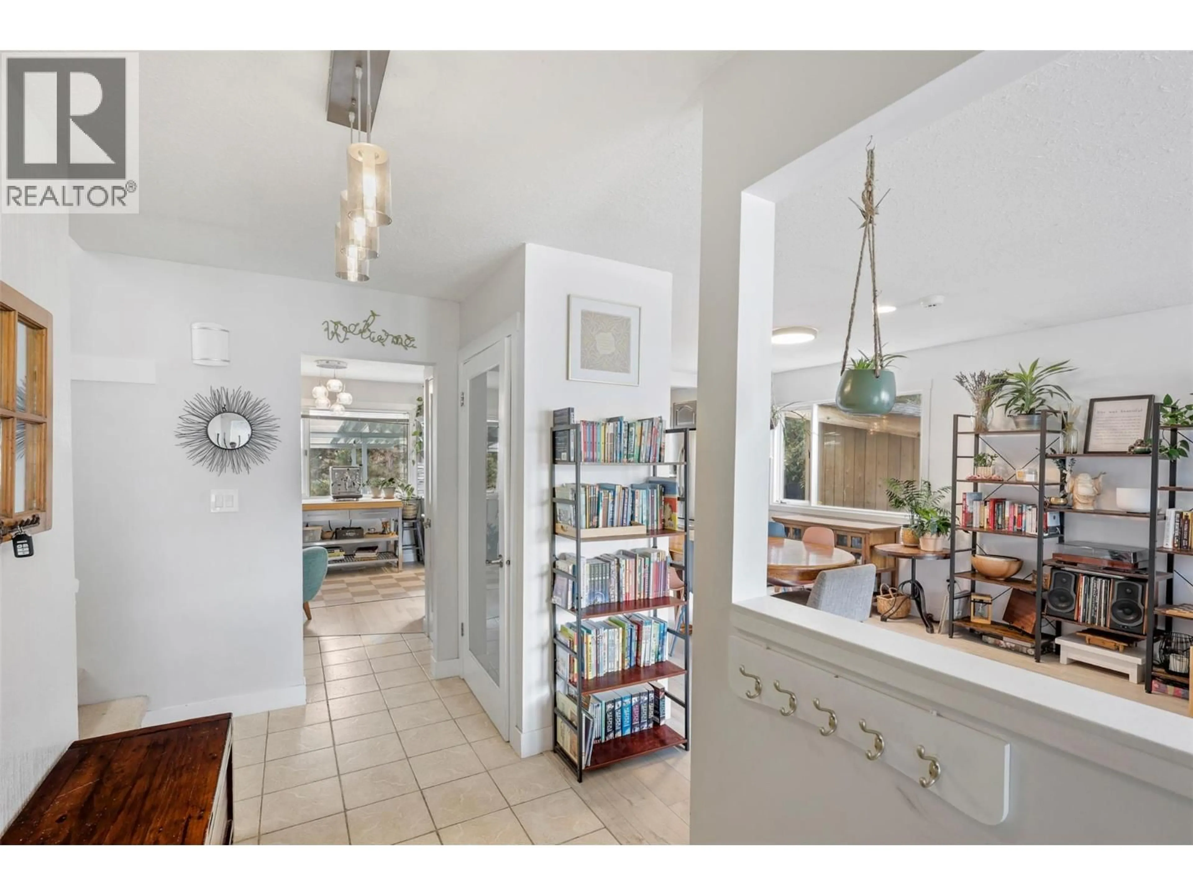 Indoor entryway for 2295 MACINTYRE PLACE, Kamloops British Columbia V1S1H7