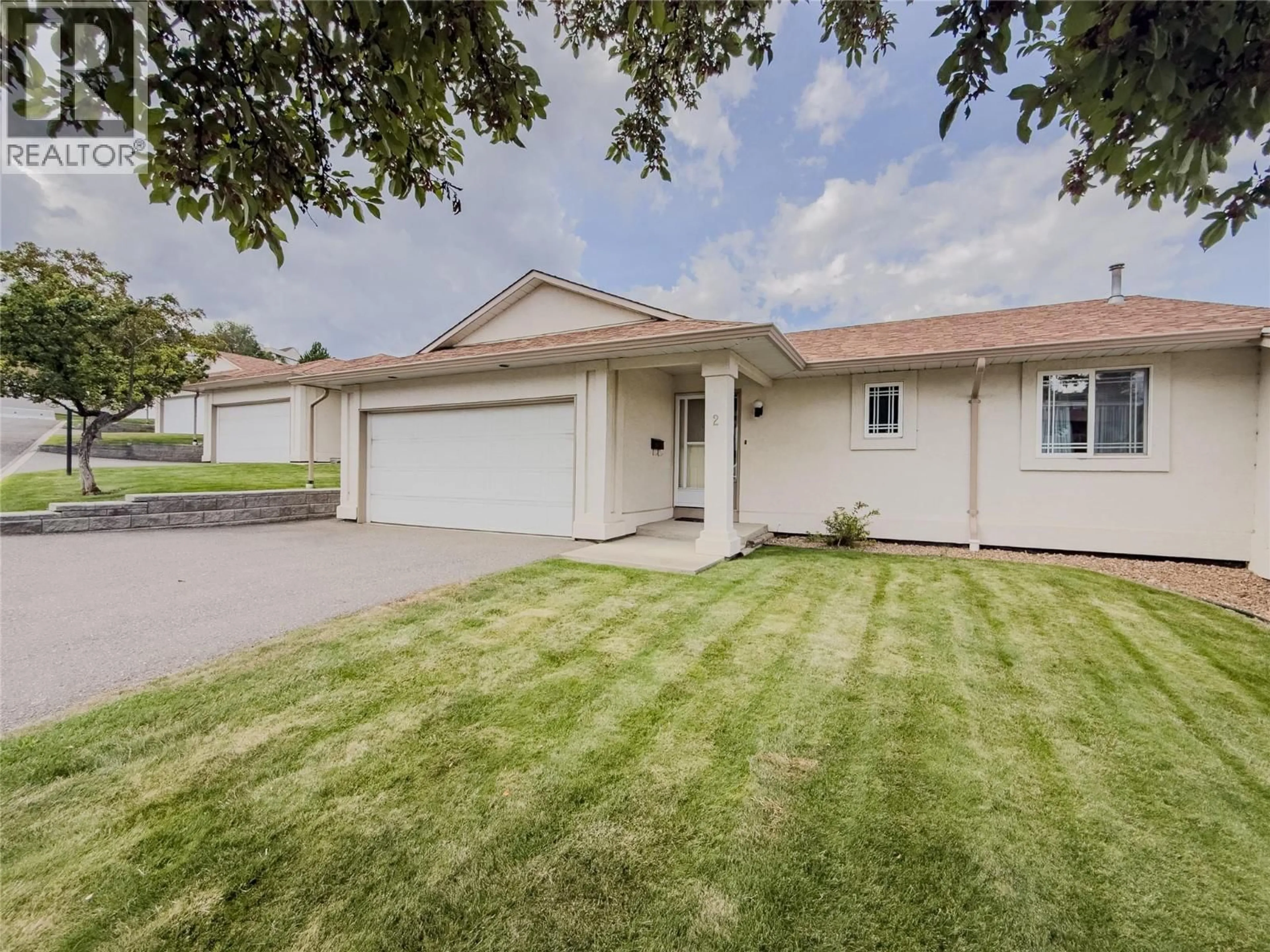 Home with vinyl exterior material, street for 2 - 1950 BRAEVIEW PLACE, Kamloops British Columbia V1S1R8