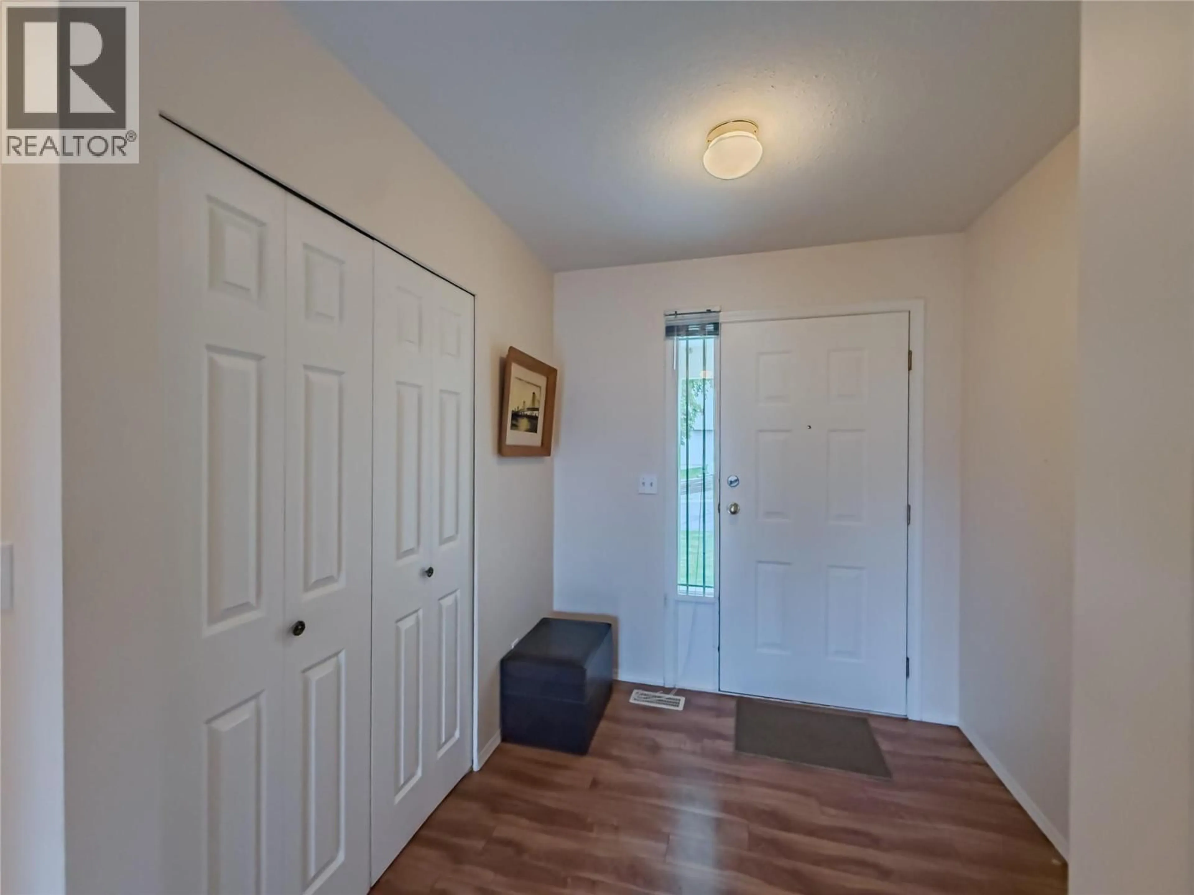 Indoor entryway for 2 - 1950 BRAEVIEW PLACE, Kamloops British Columbia V1S1R8