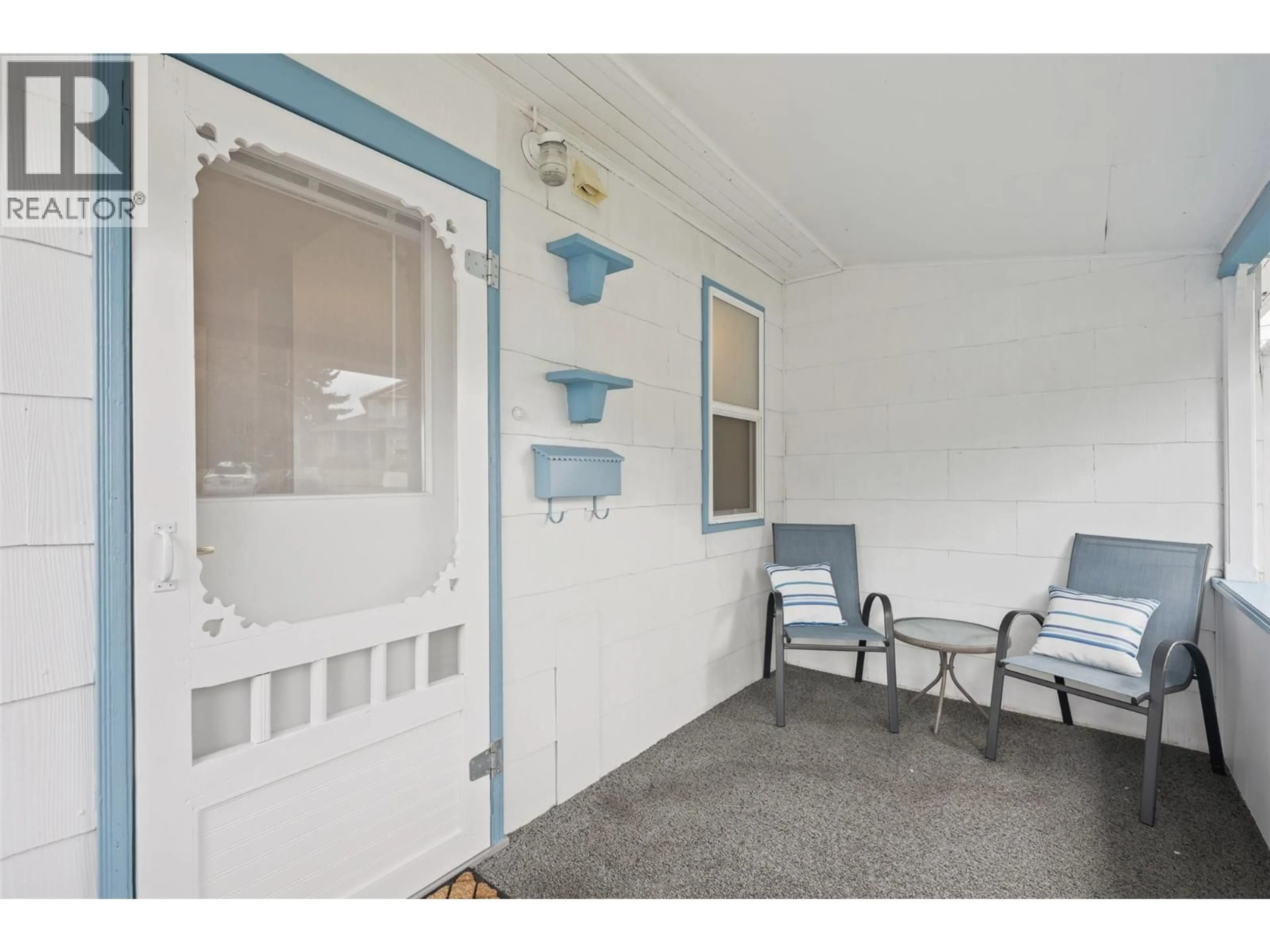 Indoor entryway for 2152 CRESCENT DRIVE, Kamloops British Columbia V2C4J5
