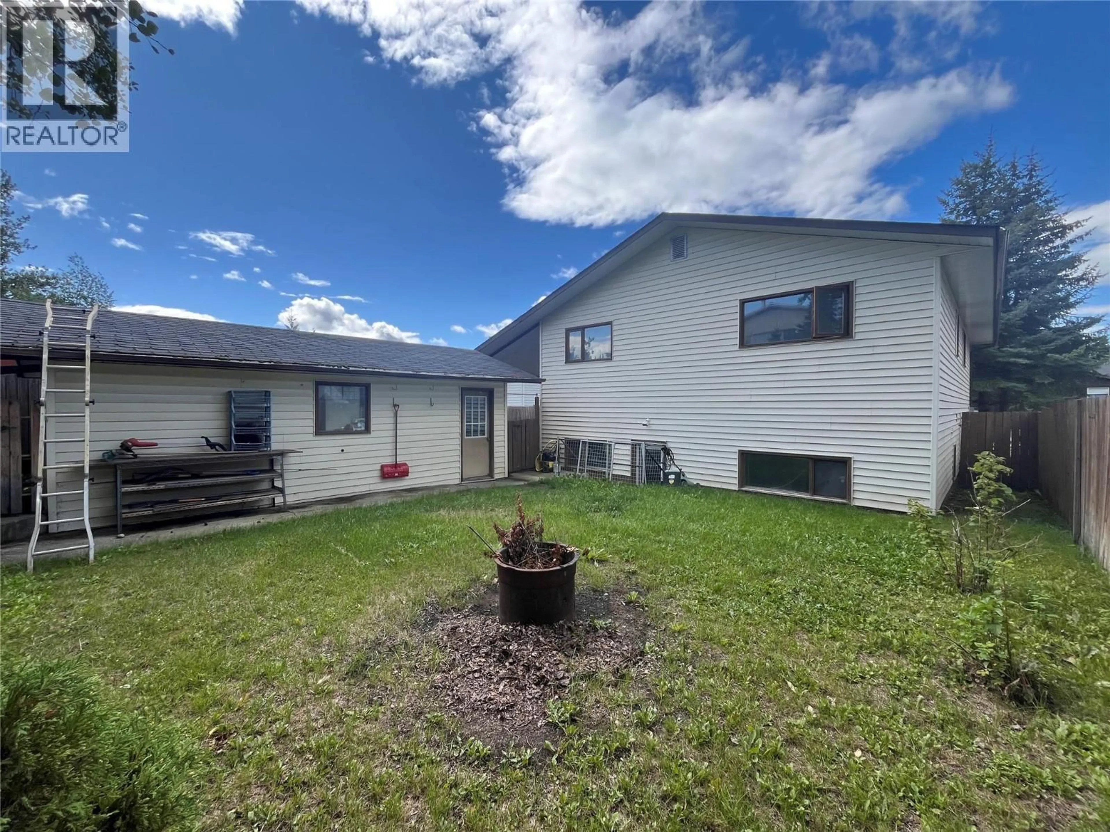 A pic from outside/outdoor area/front of a property/back of a property/a pic from drone, unknown for 167 SUKUNKA AVENUE, Tumbler Ridge British Columbia V0C2W0