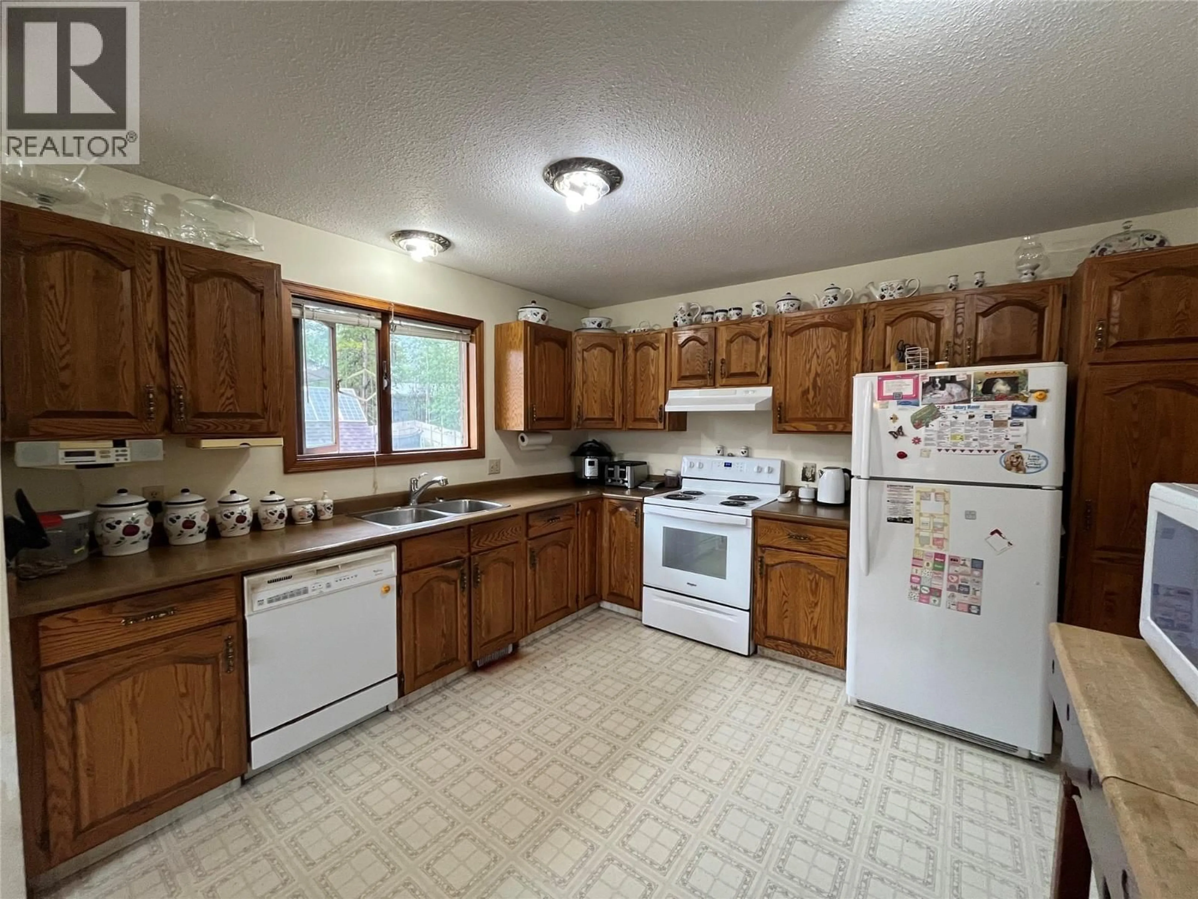 Standard kitchen, unknown for 167 SUKUNKA AVENUE, Tumbler Ridge British Columbia V0C2W0