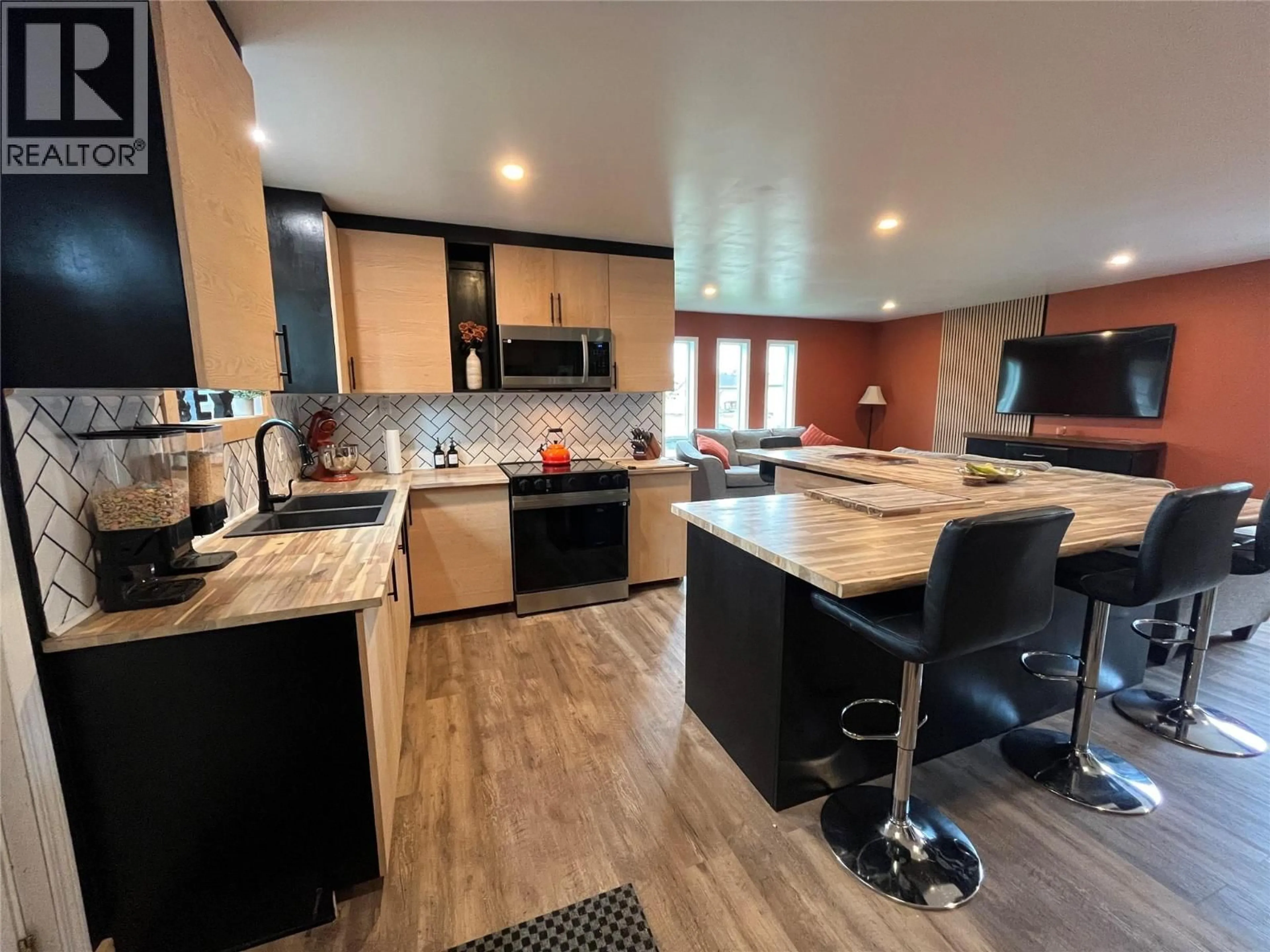 Open concept kitchen, unknown for 111 BIRCH AVENUE, Tumbler Ridge British Columbia V0C2W0