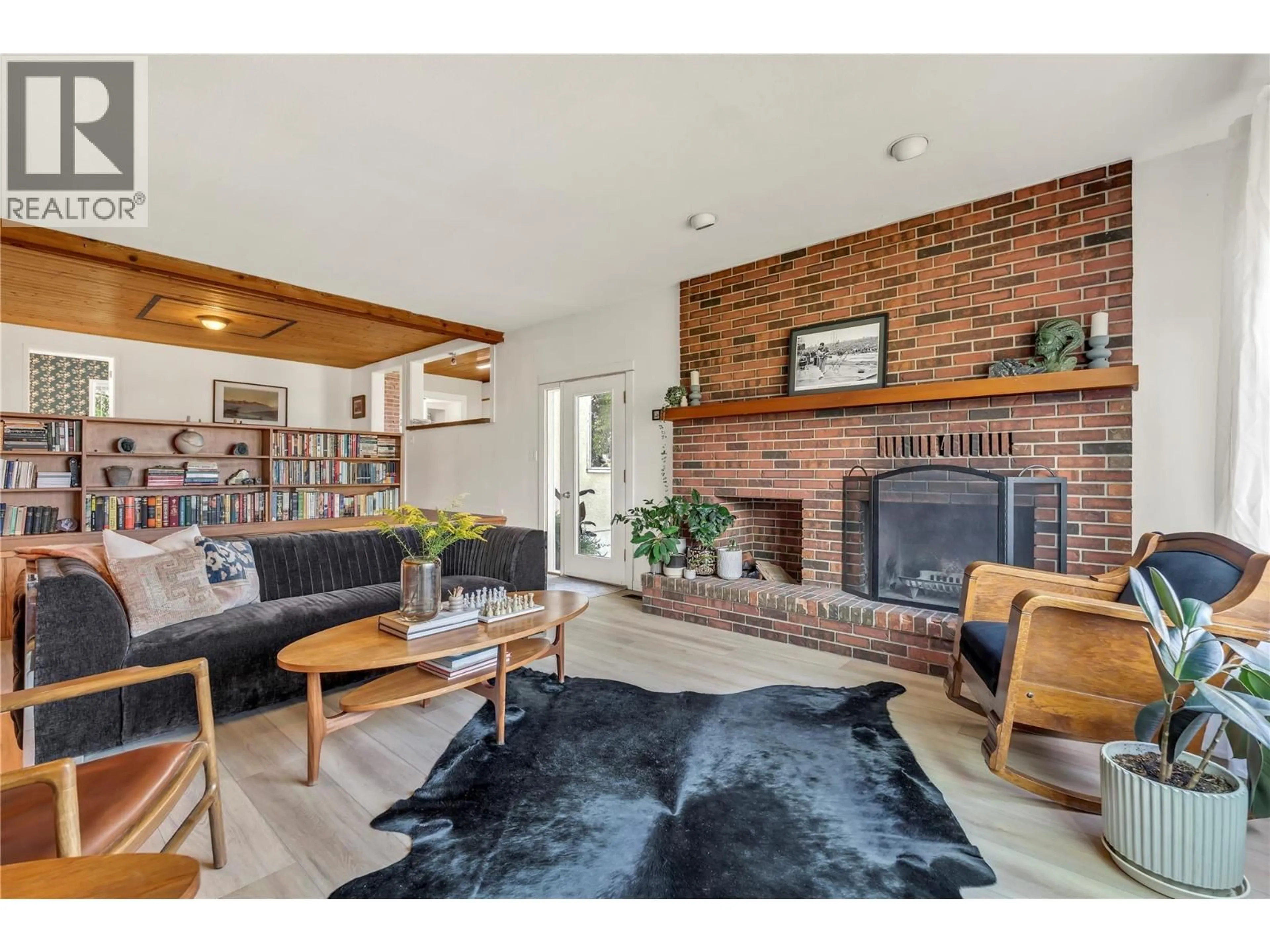Living room with furniture, unknown for 1275 MUNSON AVENUE, Penticton British Columbia V2A8T1