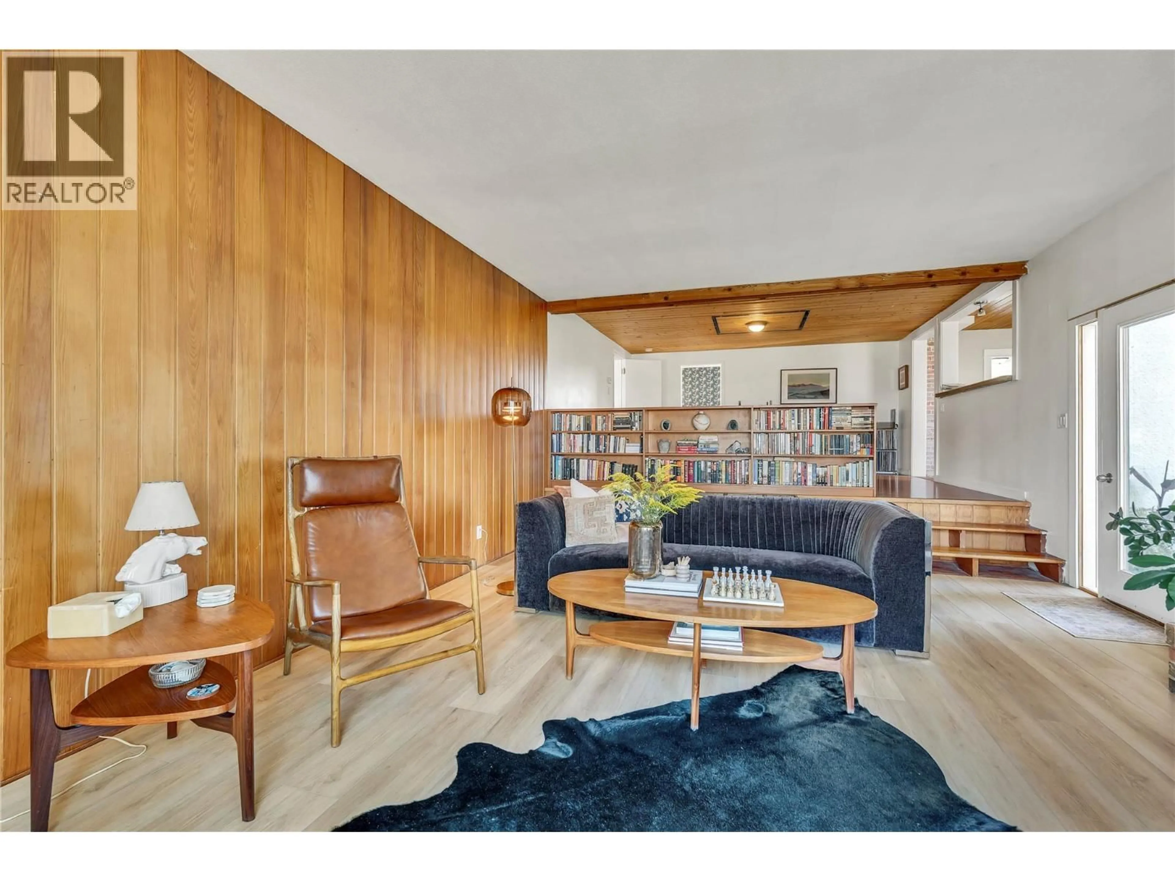 Living room with furniture, wood/laminate floor for 1275 MUNSON AVENUE, Penticton British Columbia V2A8T1