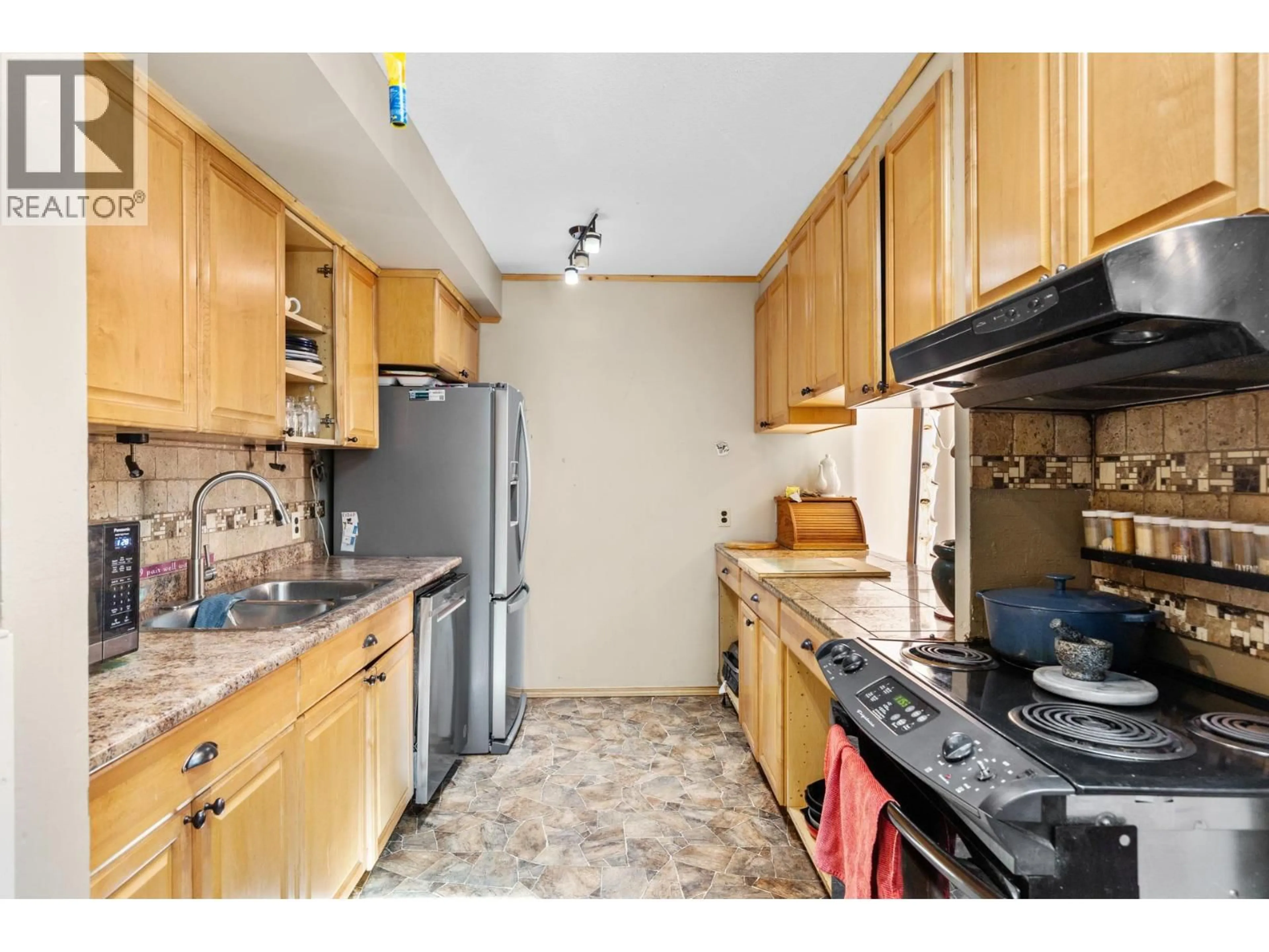 Standard kitchen, unknown for 3376/3378 MCMILLAN ROAD, West Kelowna British Columbia V4T1H1