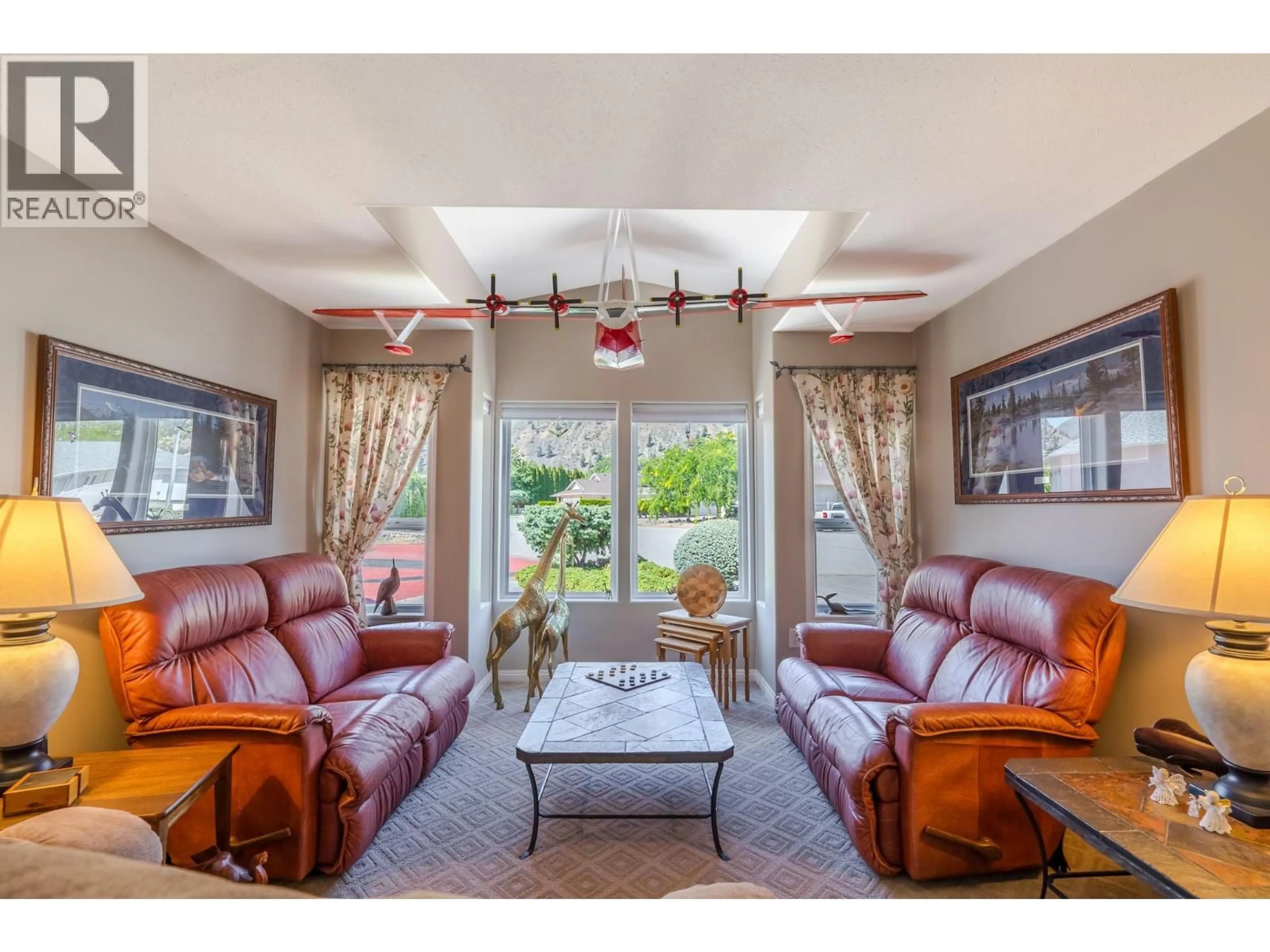 Living room with furniture, unknown for 517 VANDERLINDE DRIVE, Keremeos British Columbia V0X1N2