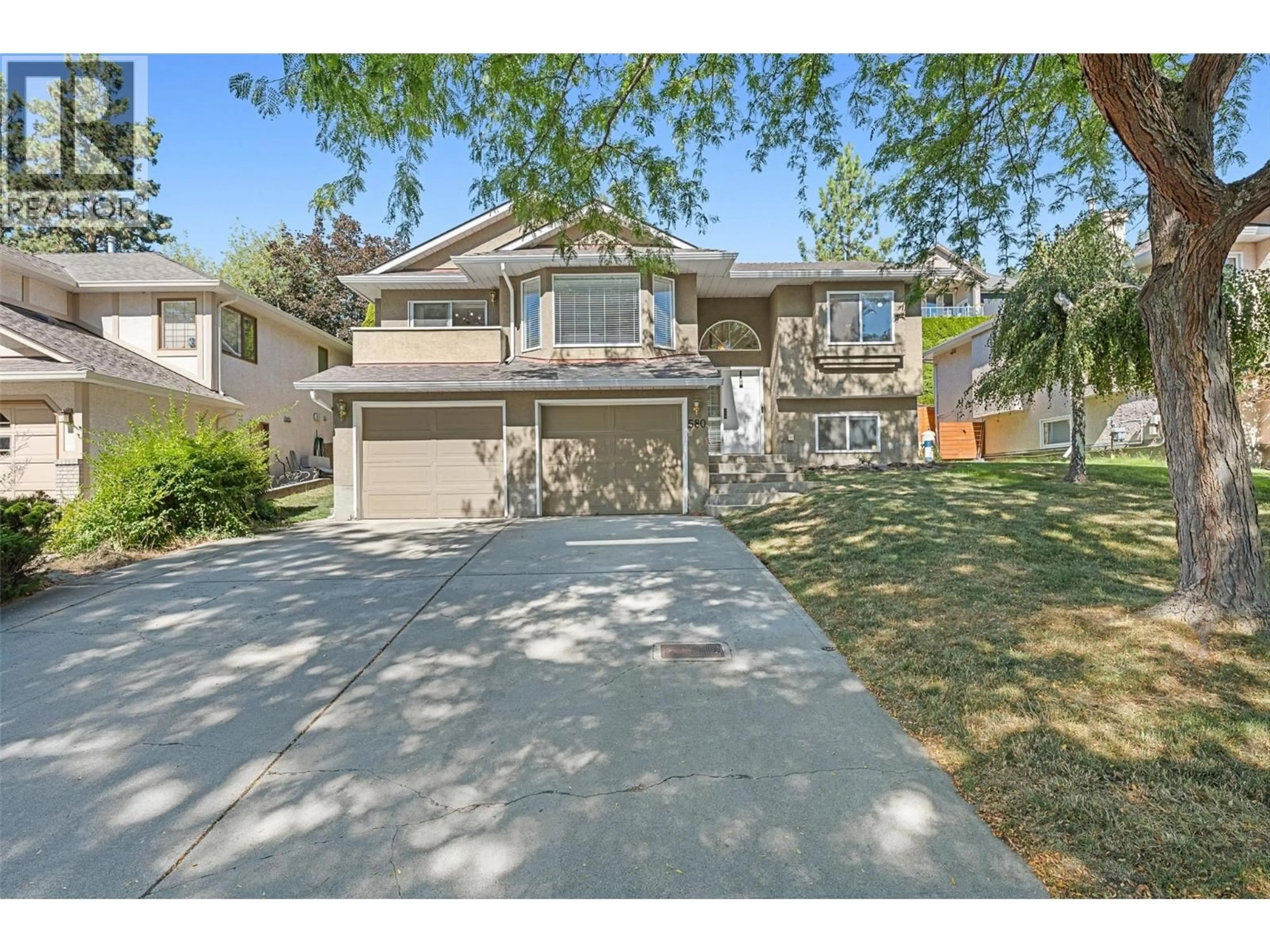 Home with vinyl exterior material, street for 580 SPRUCEVIEW PLACE NORTH, Kelowna British Columbia V1V1S7