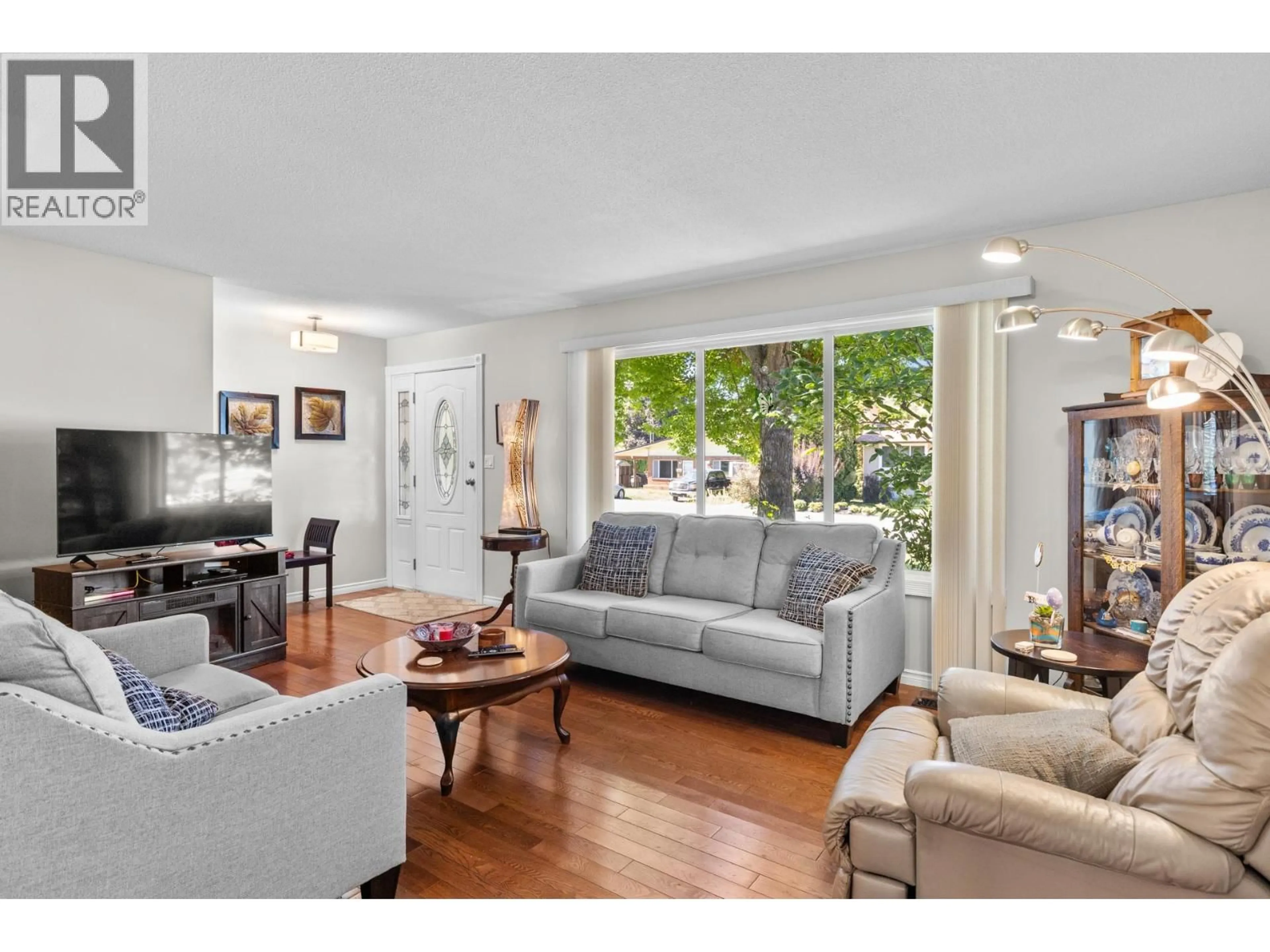 Living room with furniture, unknown for 1365 PASADENA ROAD, Kelowna British Columbia V1X4P7