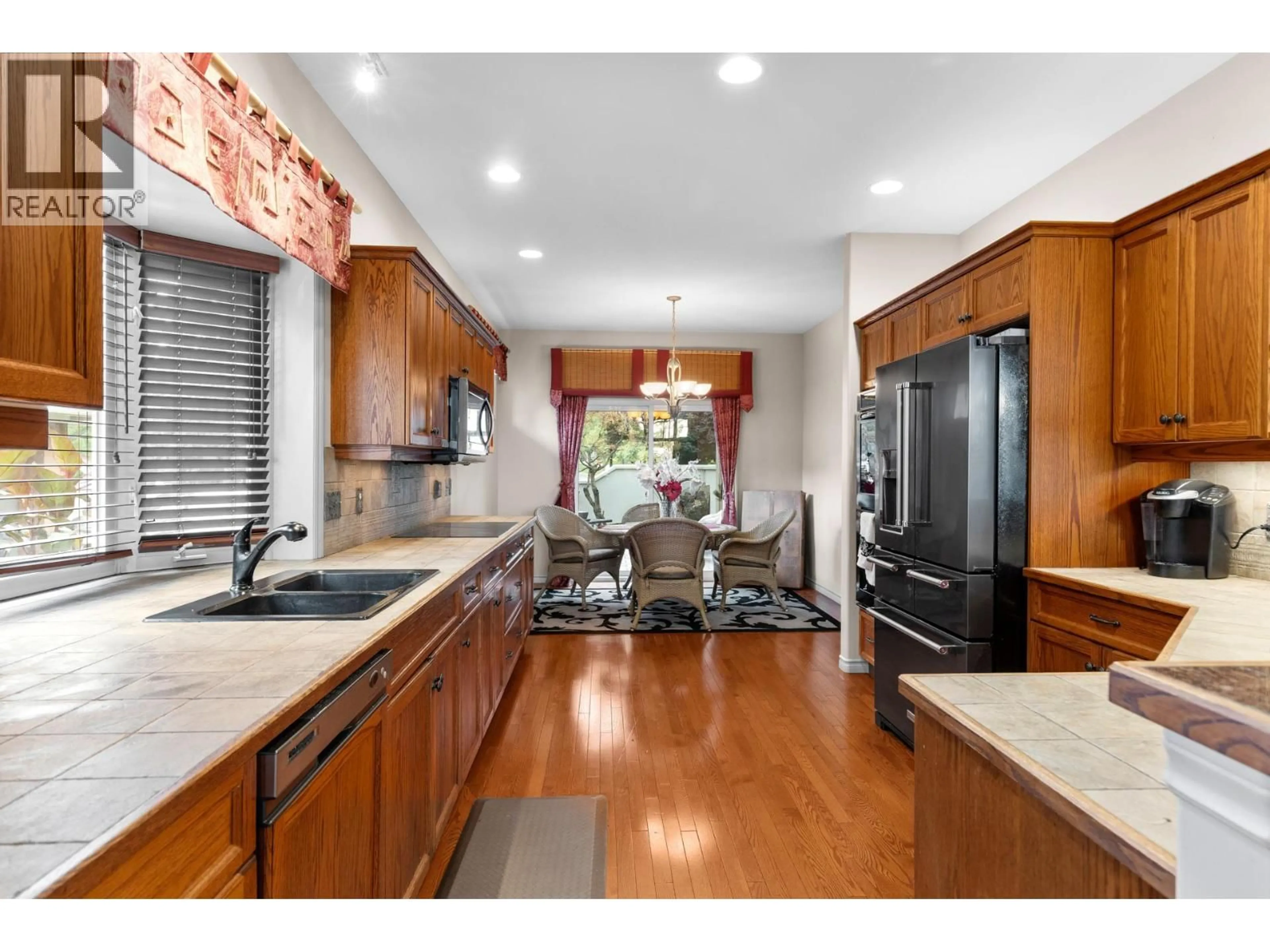 Open concept kitchen, ceramic/tile floor for 2 - 4520 GALLAGHER'S LOOKOUT, Kelowna British Columbia V1W3Z8