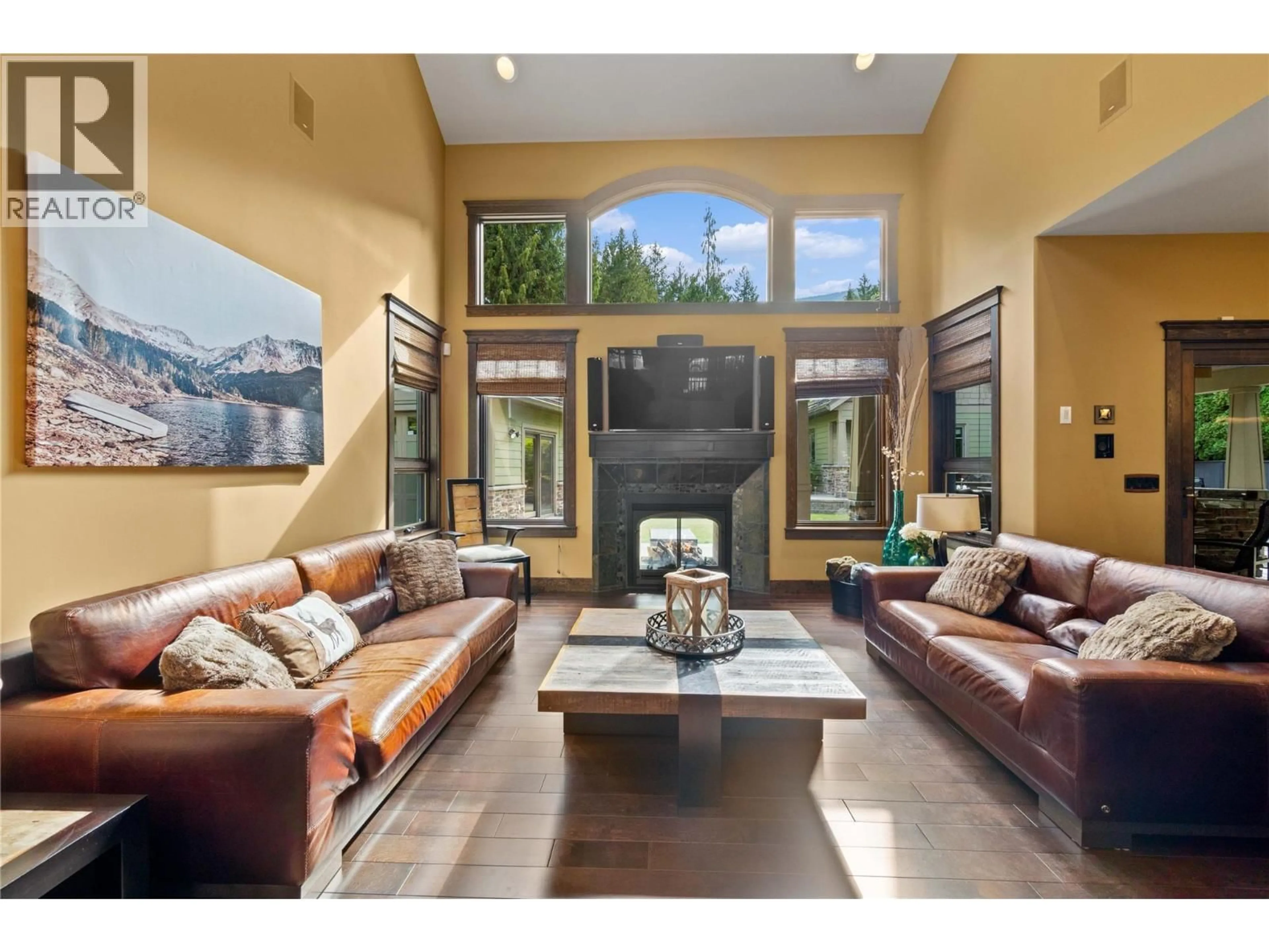 Living room with furniture, unknown for 45 MONTCALM CRESCENT, Sicamous British Columbia V0E2V0