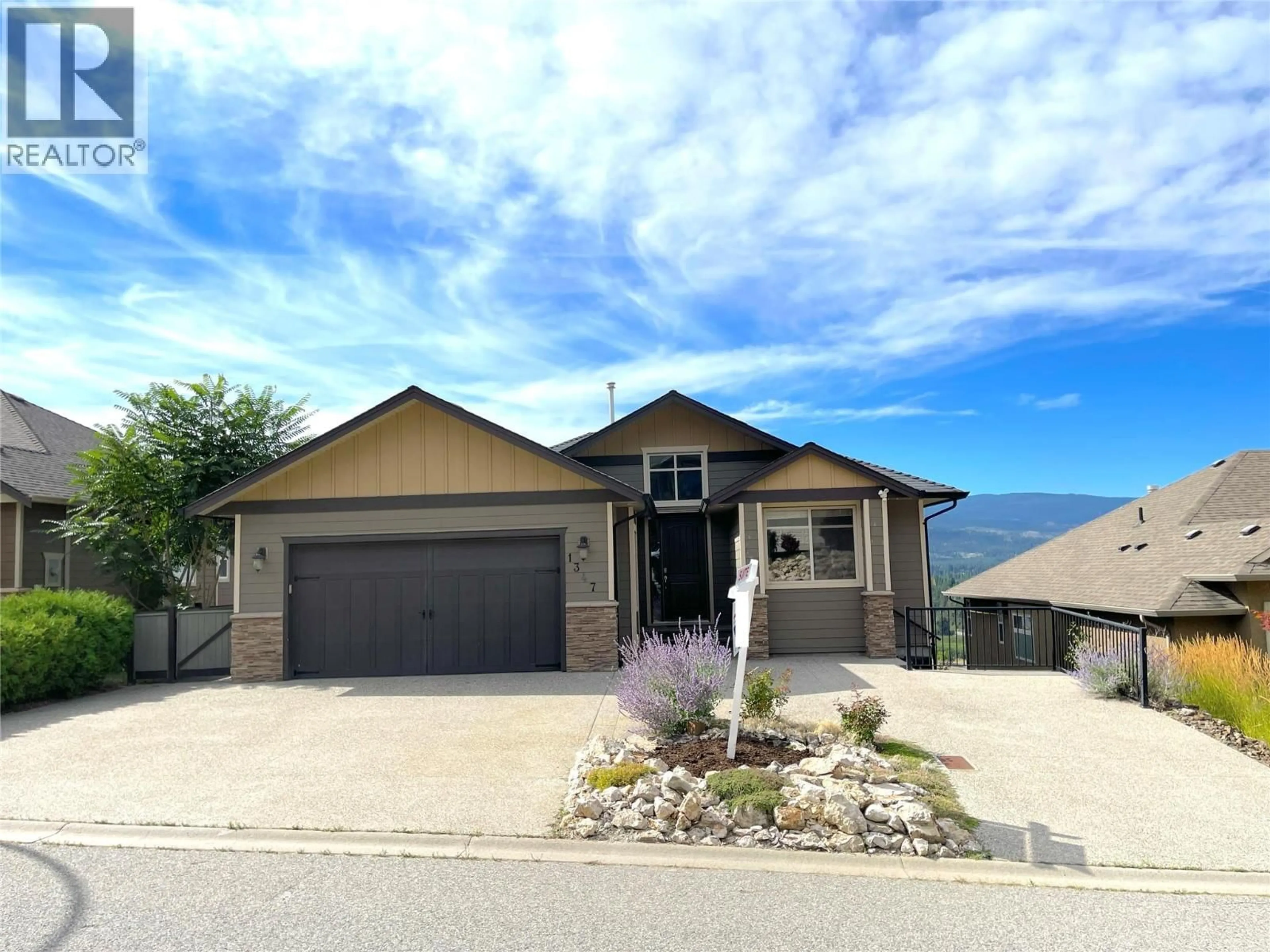 Home with vinyl exterior material, unknown for 1347 WILMOT AVENUE, Kelowna British Columbia V1P1P5