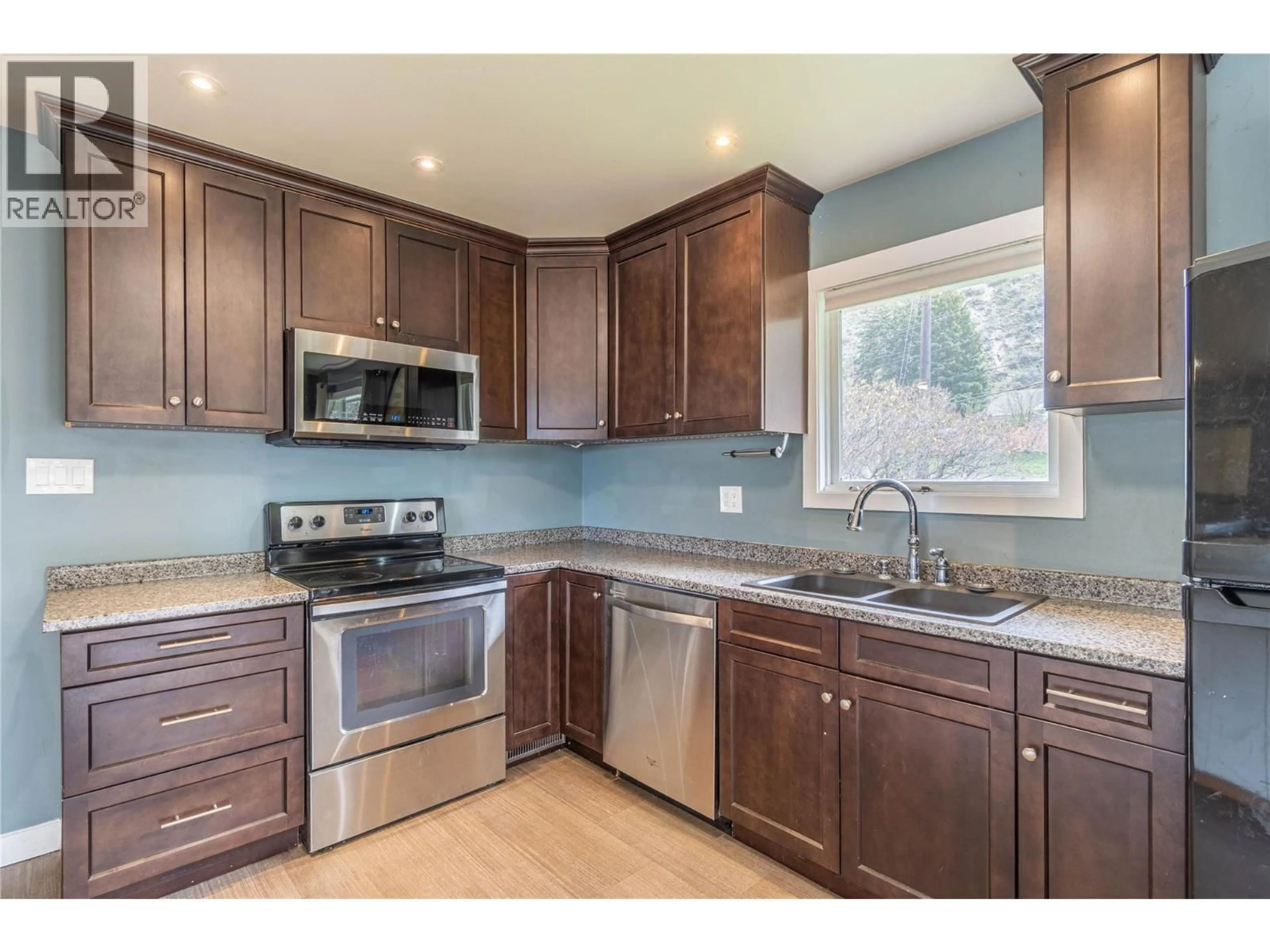 Open concept kitchen, ceramic/tile floor for 2125 CRESCENT DRIVE, Kamloops British Columbia V2C4J5
