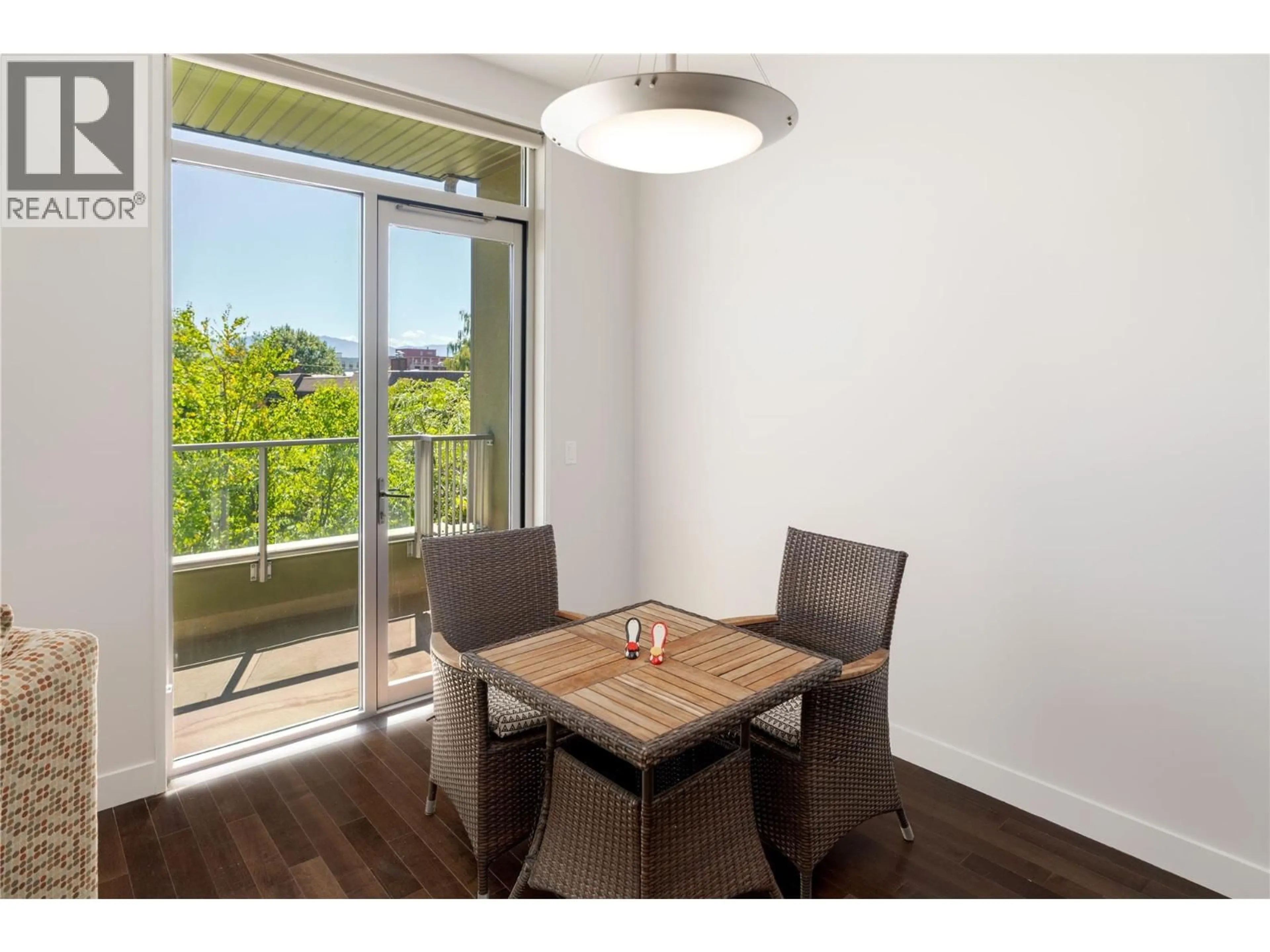 Dining room, wood/laminate floor for 304 - 1495 GRAHAM STREET, Kelowna British Columbia V1Y3B2