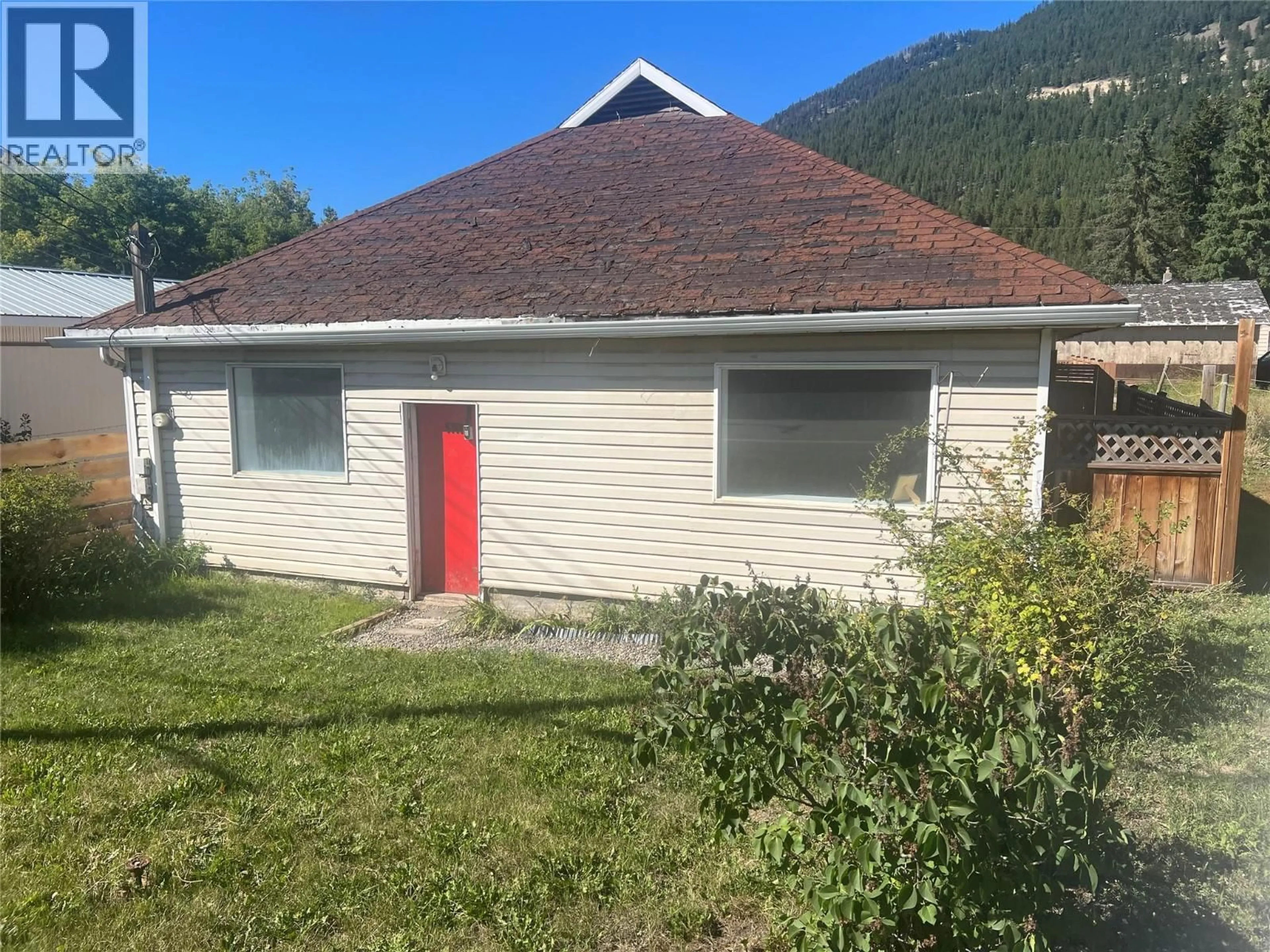 Shed for 5768 HIGHWAY 97 N HIGHWAY, Falkland British Columbia V0E1W0