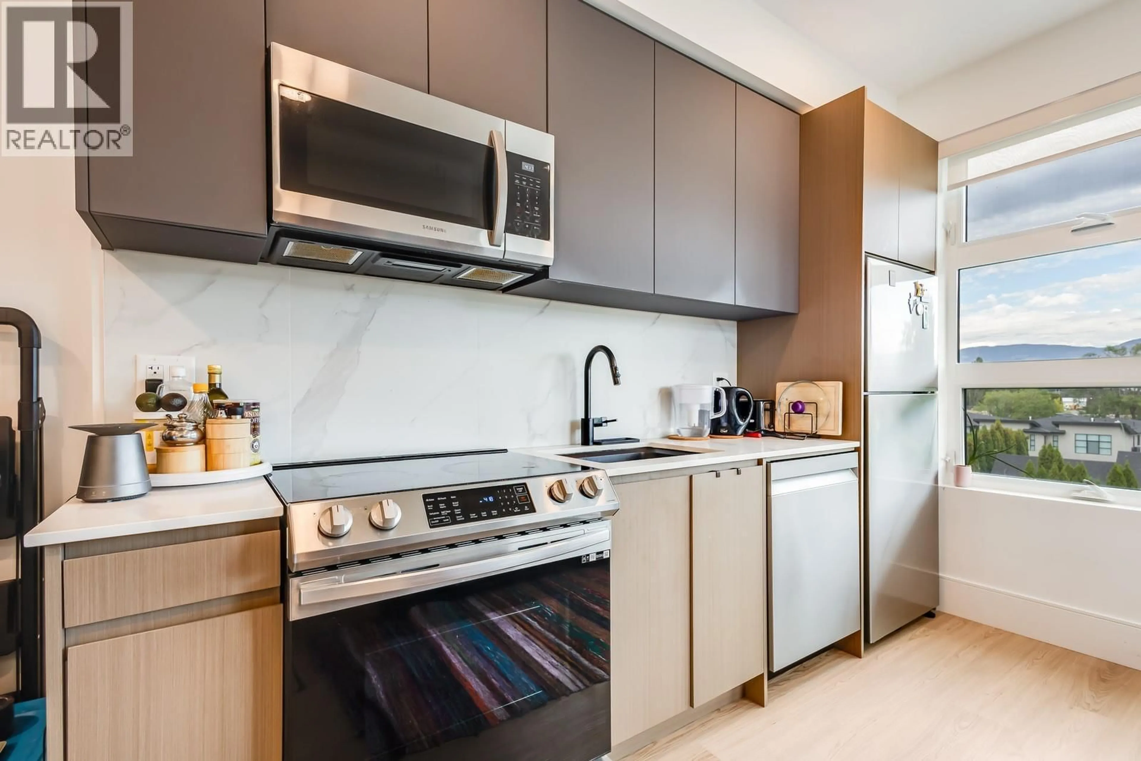 Standard kitchen, ceramic/tile floor for 401 - 720 KLO ROAD, Kelowna British Columbia V1Y4X5