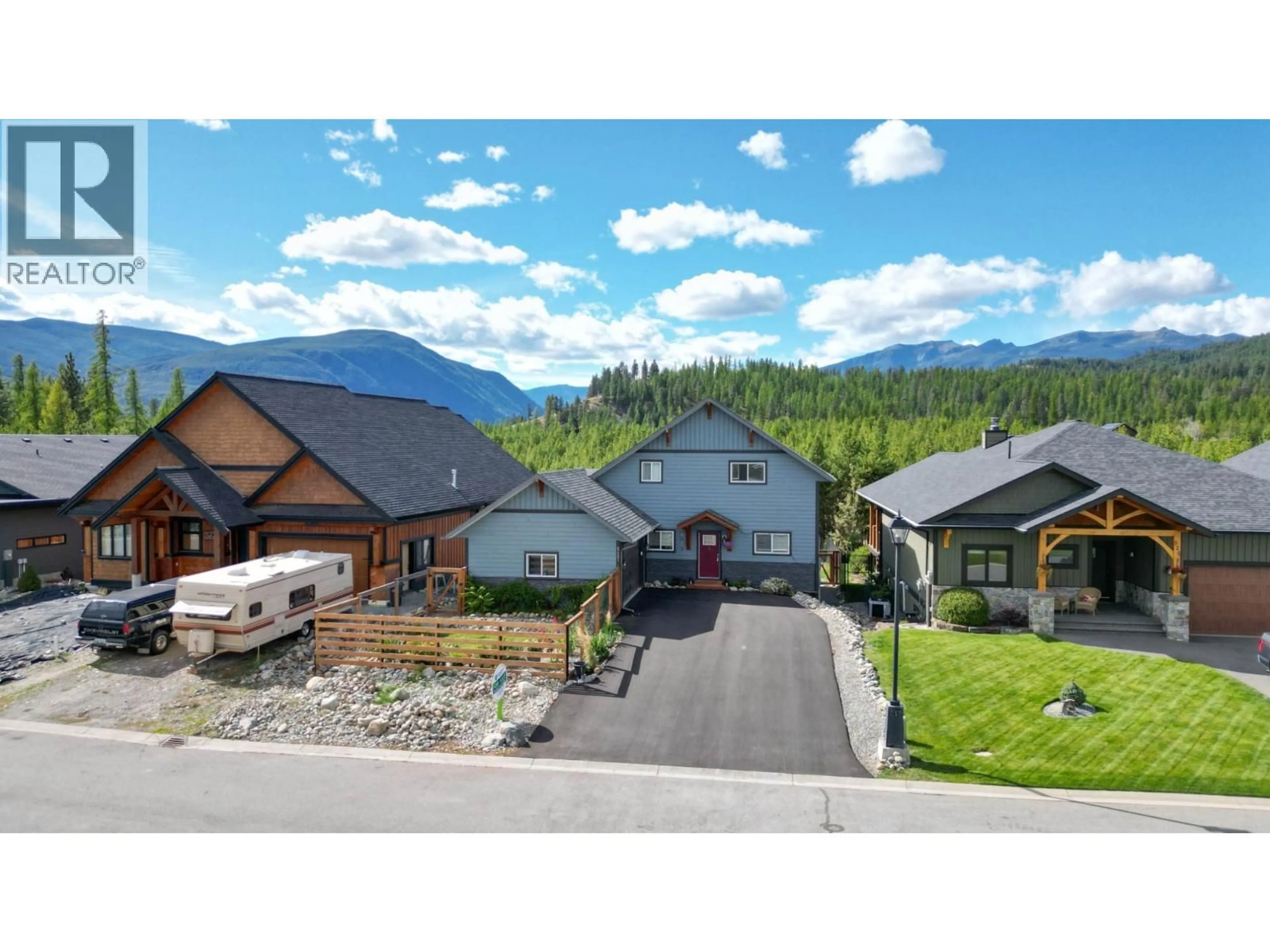 A pic from outside/outdoor area/front of a property/back of a property/a pic from drone, mountain view for 527 FOREST CROWNE DRIVE, Kimberley British Columbia V1A0A4