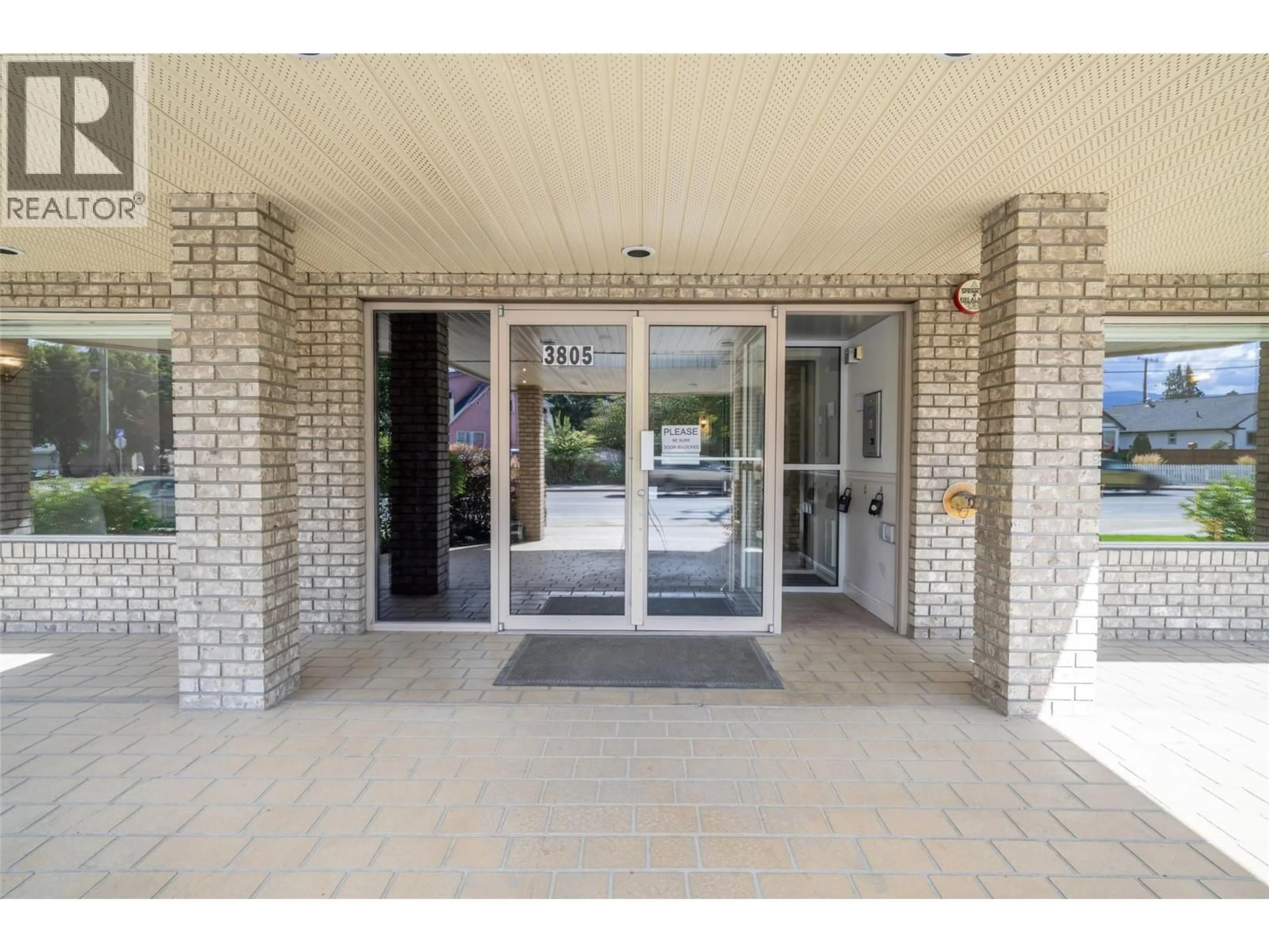 Indoor foyer for 112 - 3805 30 AVENUE, Vernon British Columbia V1T9M3