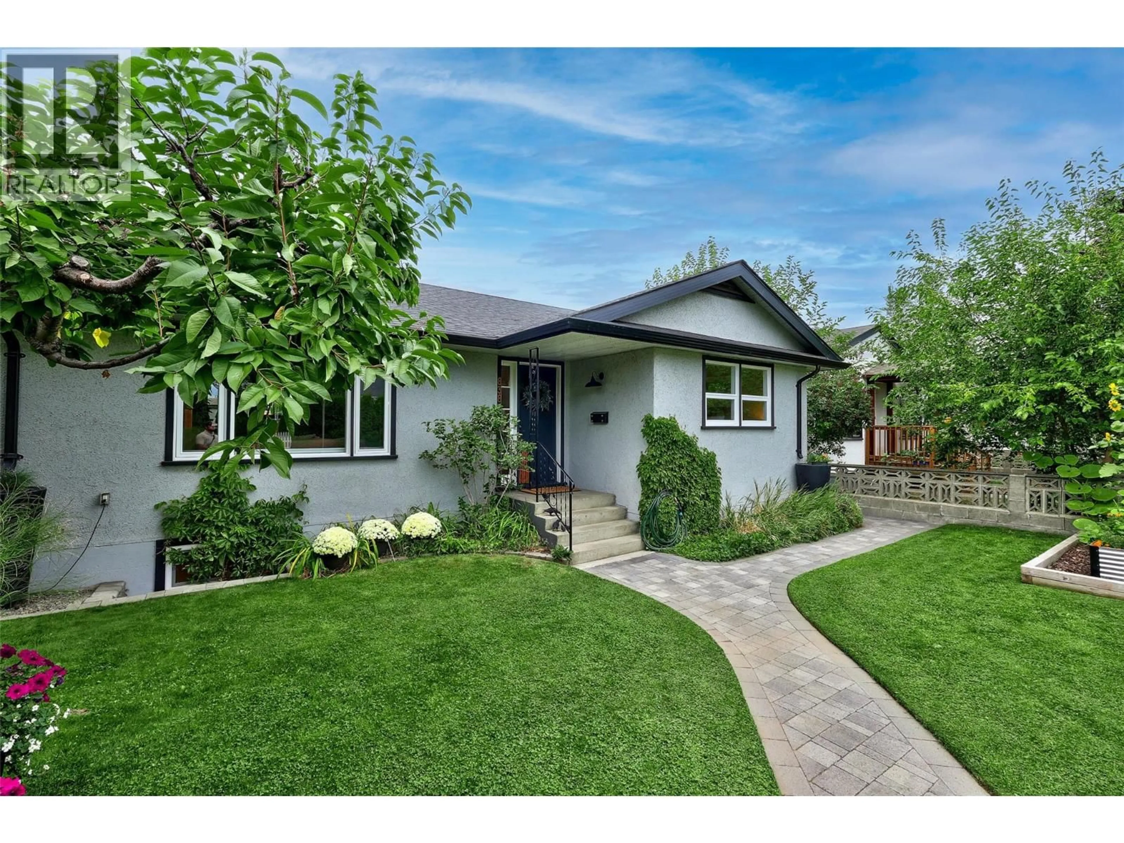 Home with vinyl exterior material, street for 838 NICOLA STREET, Kamloops British Columbia V2C2R7