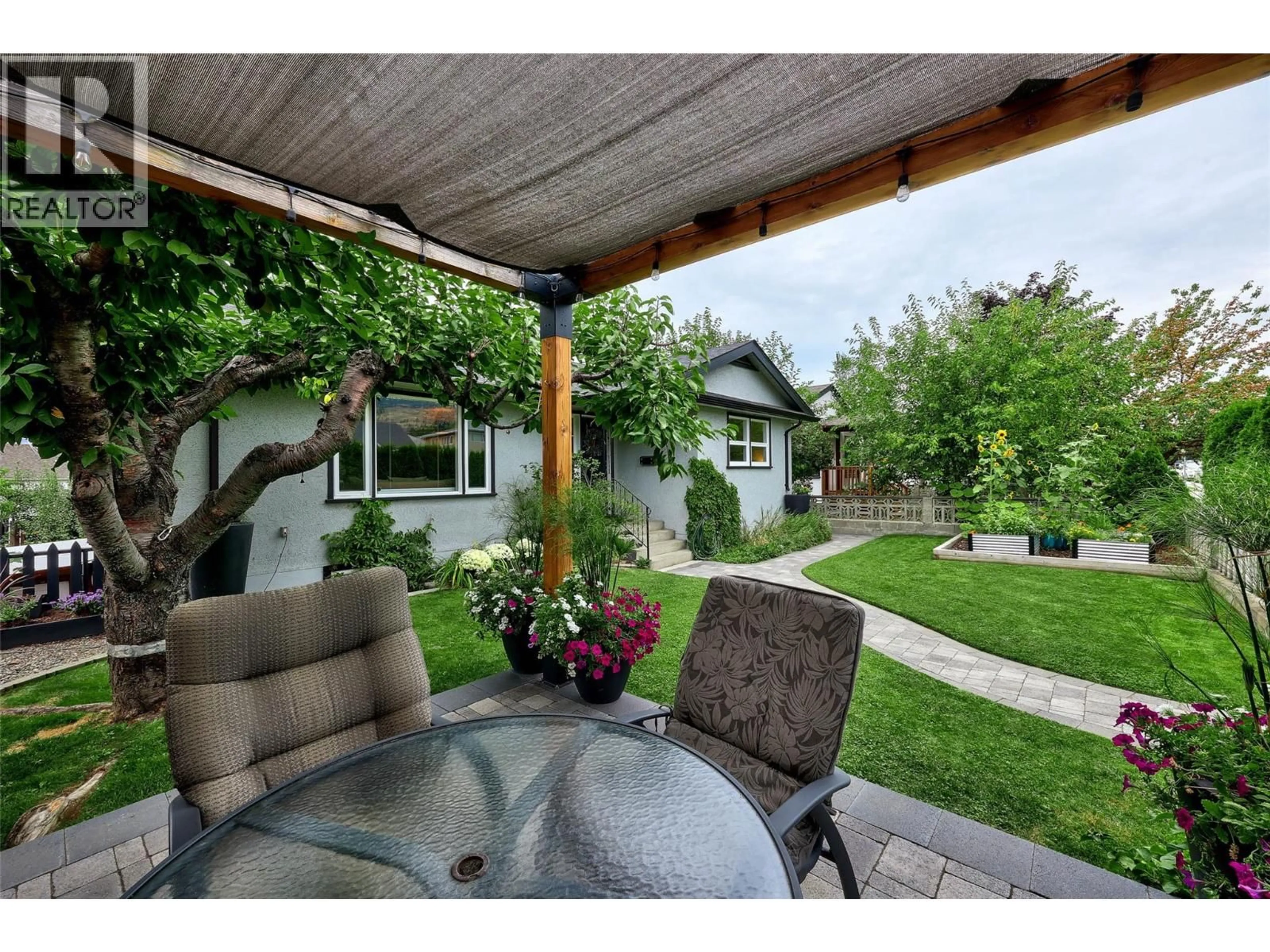Patio, street for 838 NICOLA STREET, Kamloops British Columbia V2C2R7