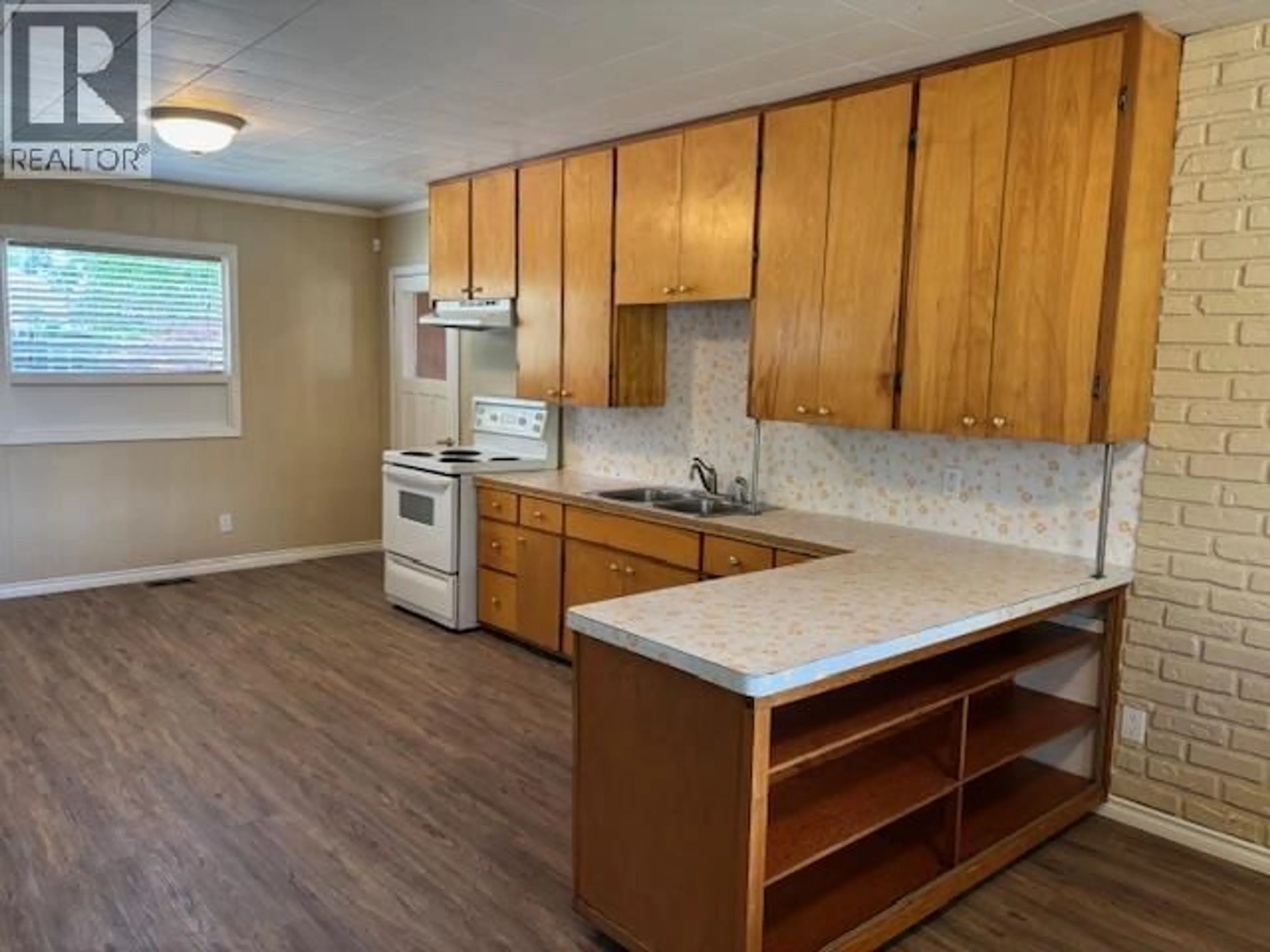 Standard kitchen, wood/laminate floor for 218 23RD AVENUE SOUTH, Creston British Columbia V0B1G5