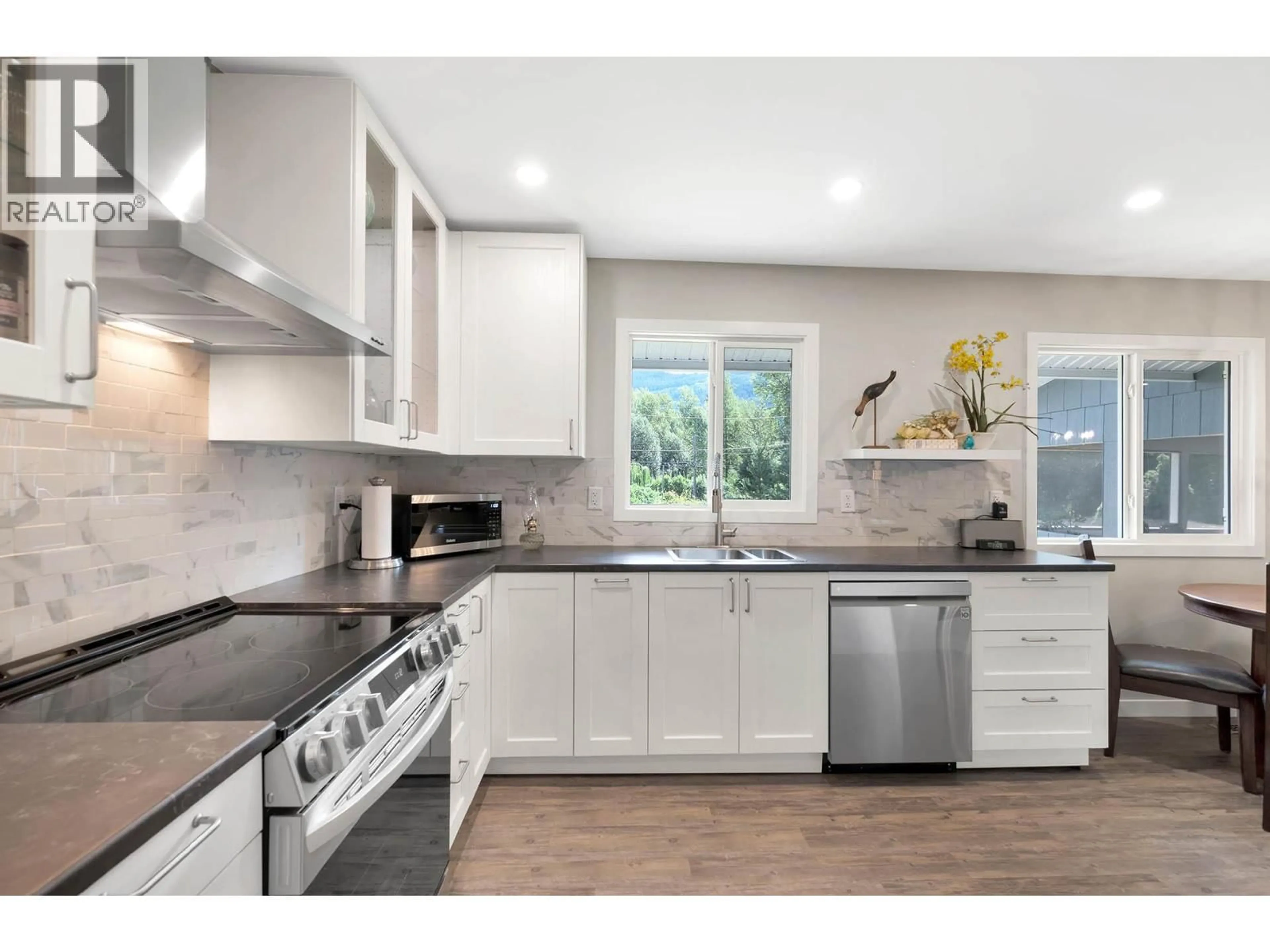 Open concept kitchen, unknown for 312 FOOTE ROAD, Clearwater British Columbia V0E1N2