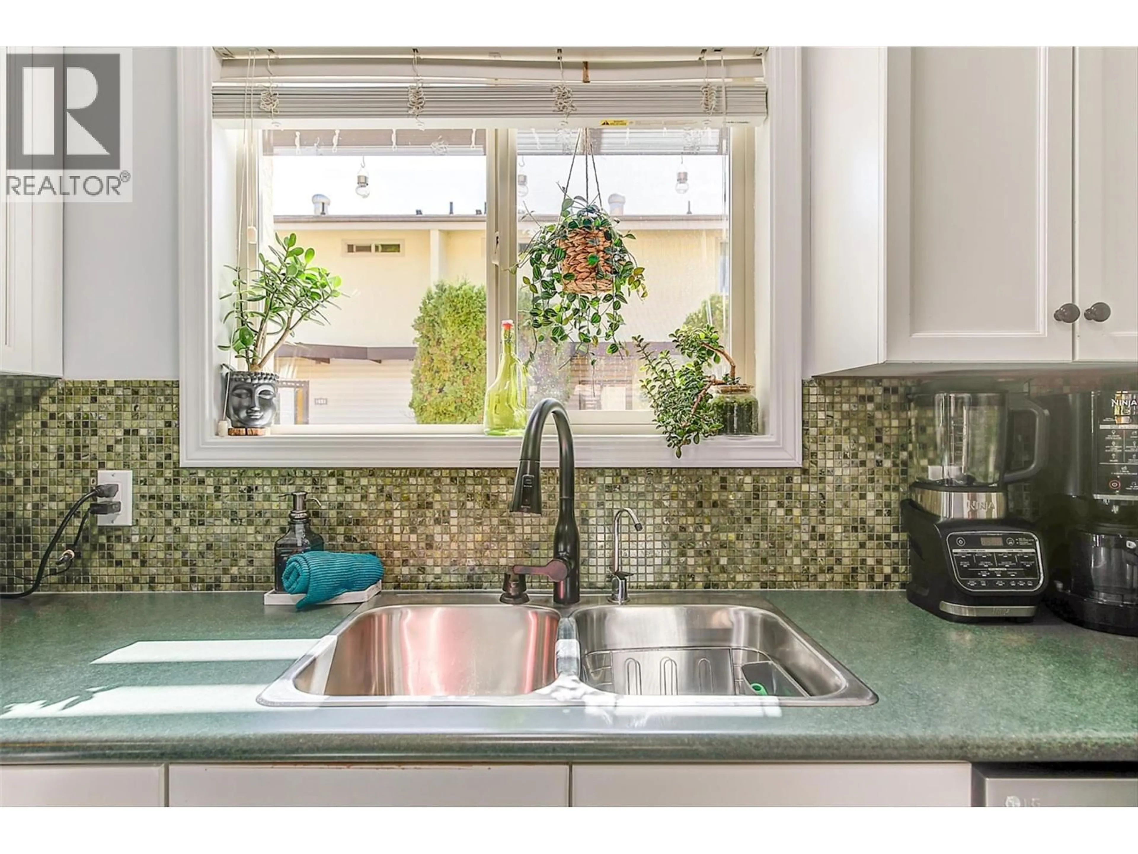 Contemporary kitchen, ceramic/tile floor for 205 - 315 PRIMROSE ROAD, Kelowna British Columbia V1X2G6