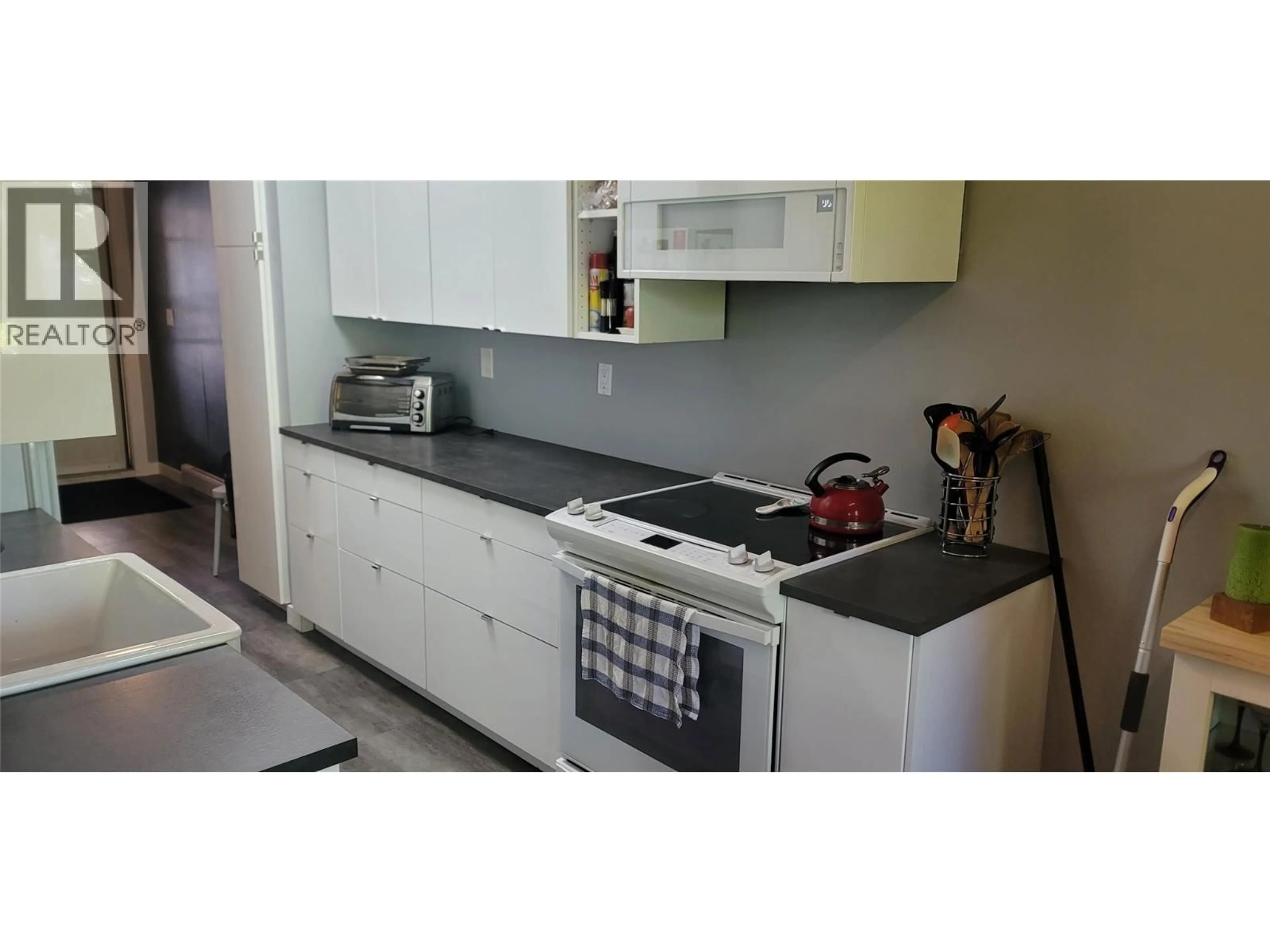 Standard kitchen, unknown for 211 - 240 MCINTOSH ROAD, Kelowna British Columbia V1X2C4
