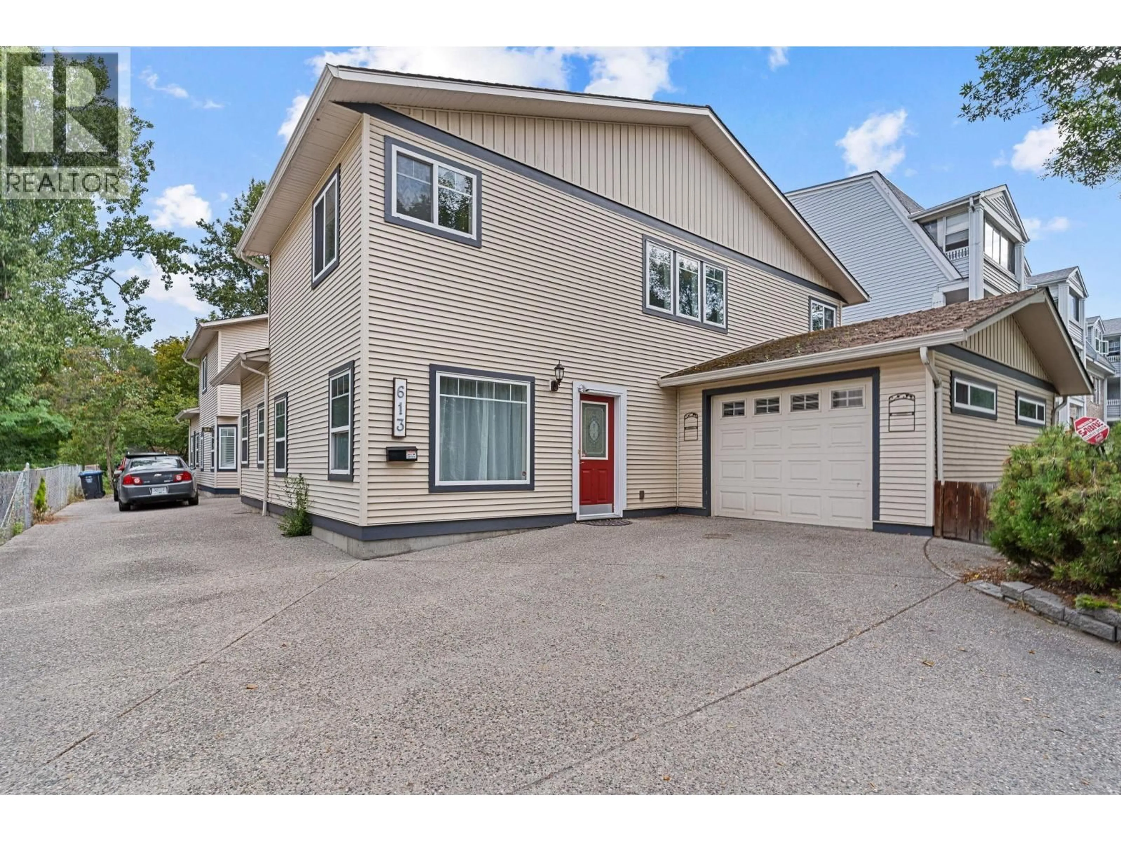 Home with vinyl exterior material, street for 613 SUTHERLAND AVENUE, Kelowna British Columbia V1Y5X3