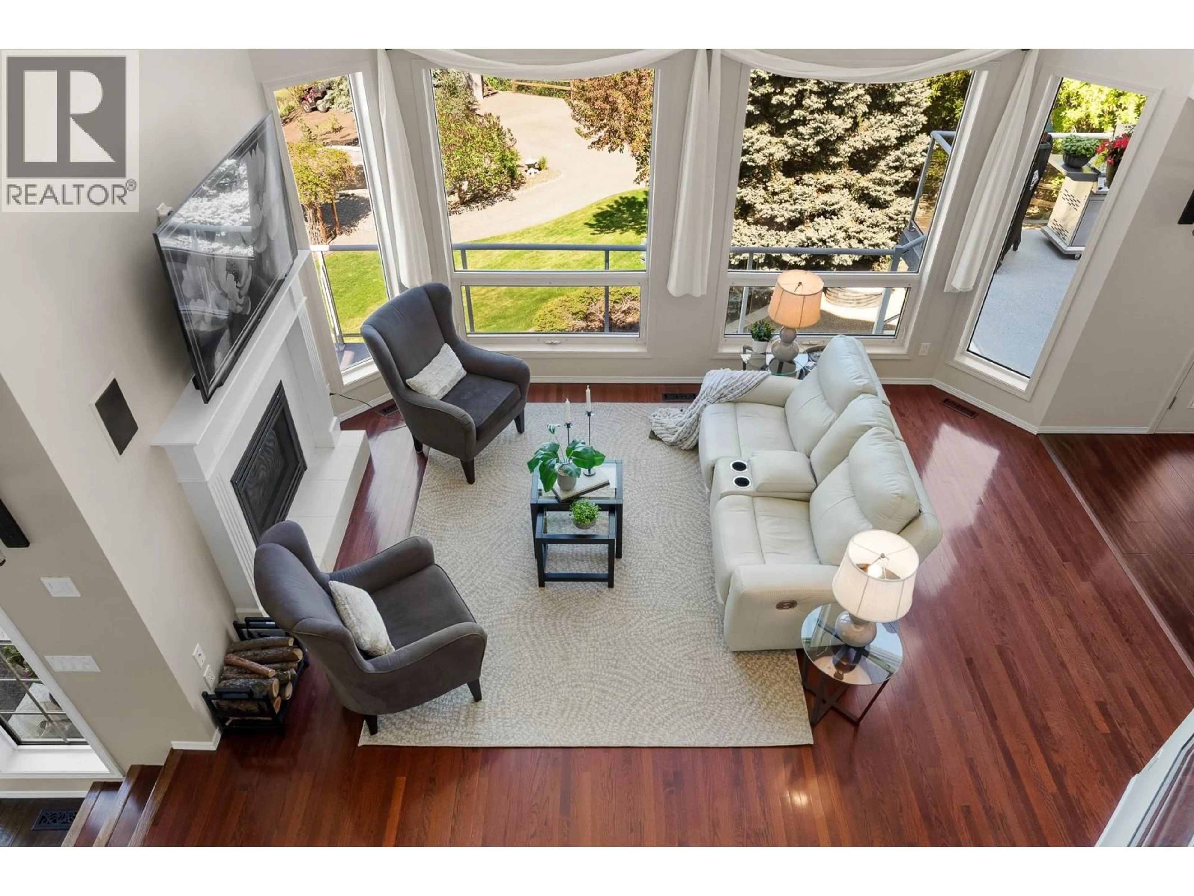 Living room with furniture, unknown for 4938 UPLANDS DRIVE, Kamloops British Columbia V2C6M8